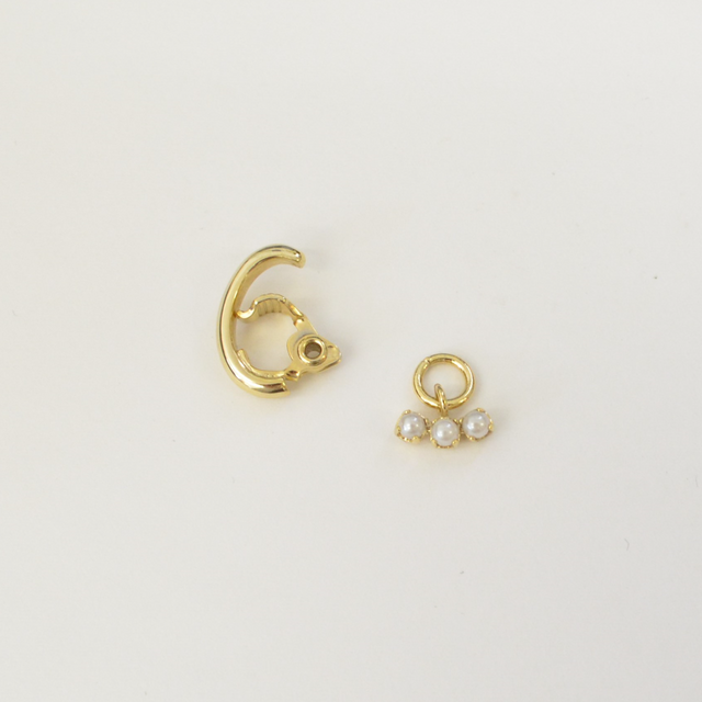 LIMITED COLLECTION【3 pearls earring ( horizontal / gold )】