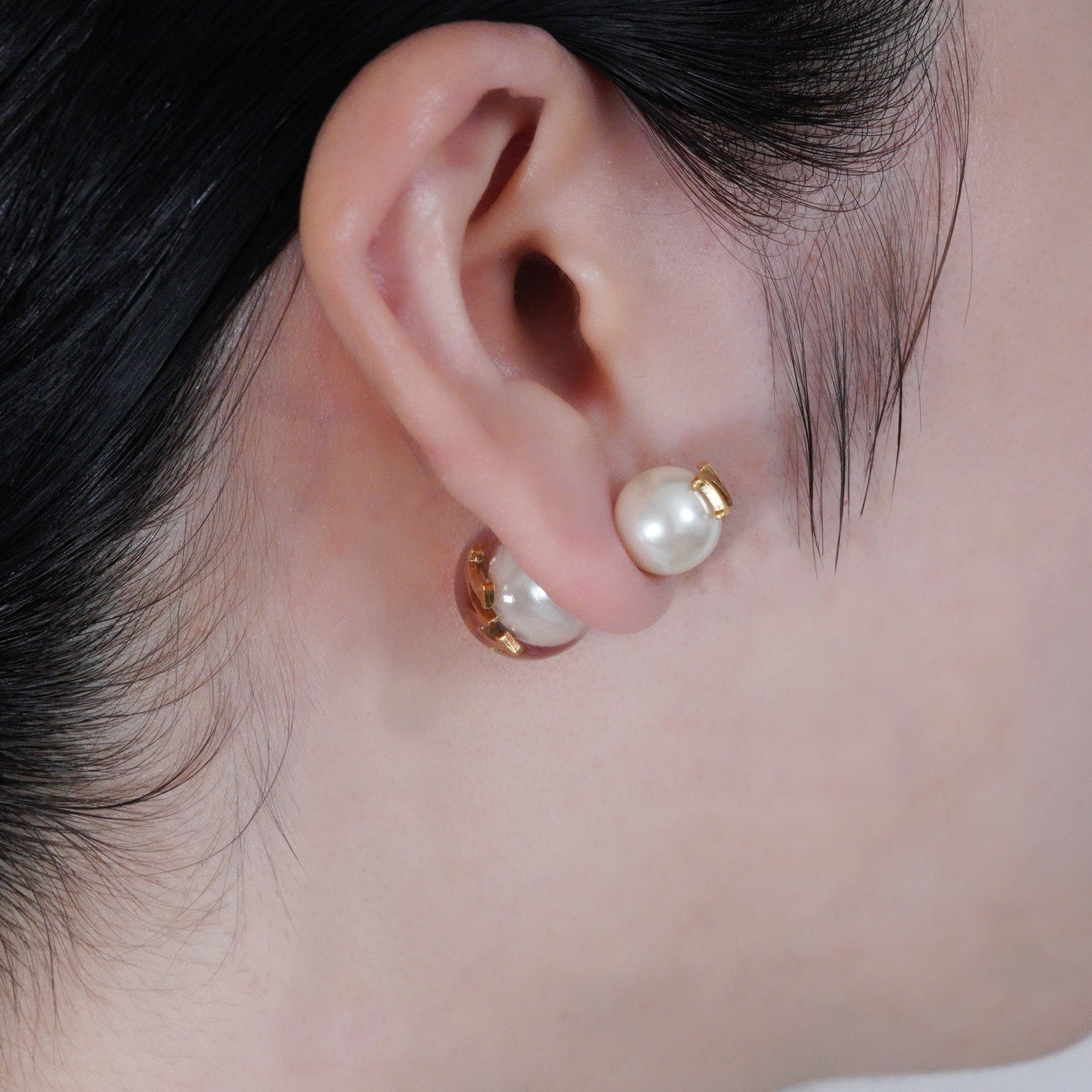 Initial inclusion pierce (white)