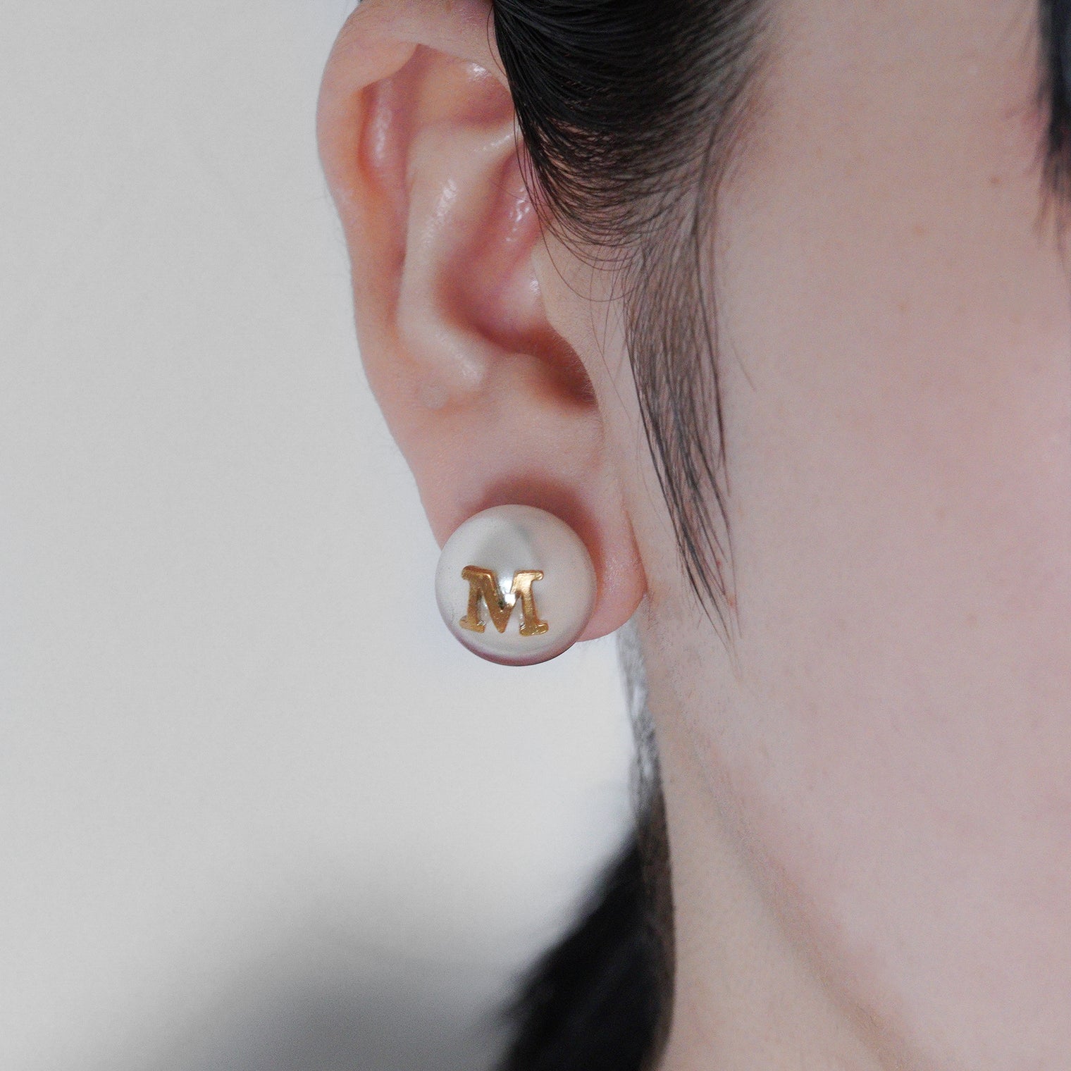 Initial inclusion pierce (white)