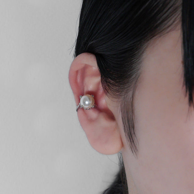 ring motif ear cuff (silver/ pearl)