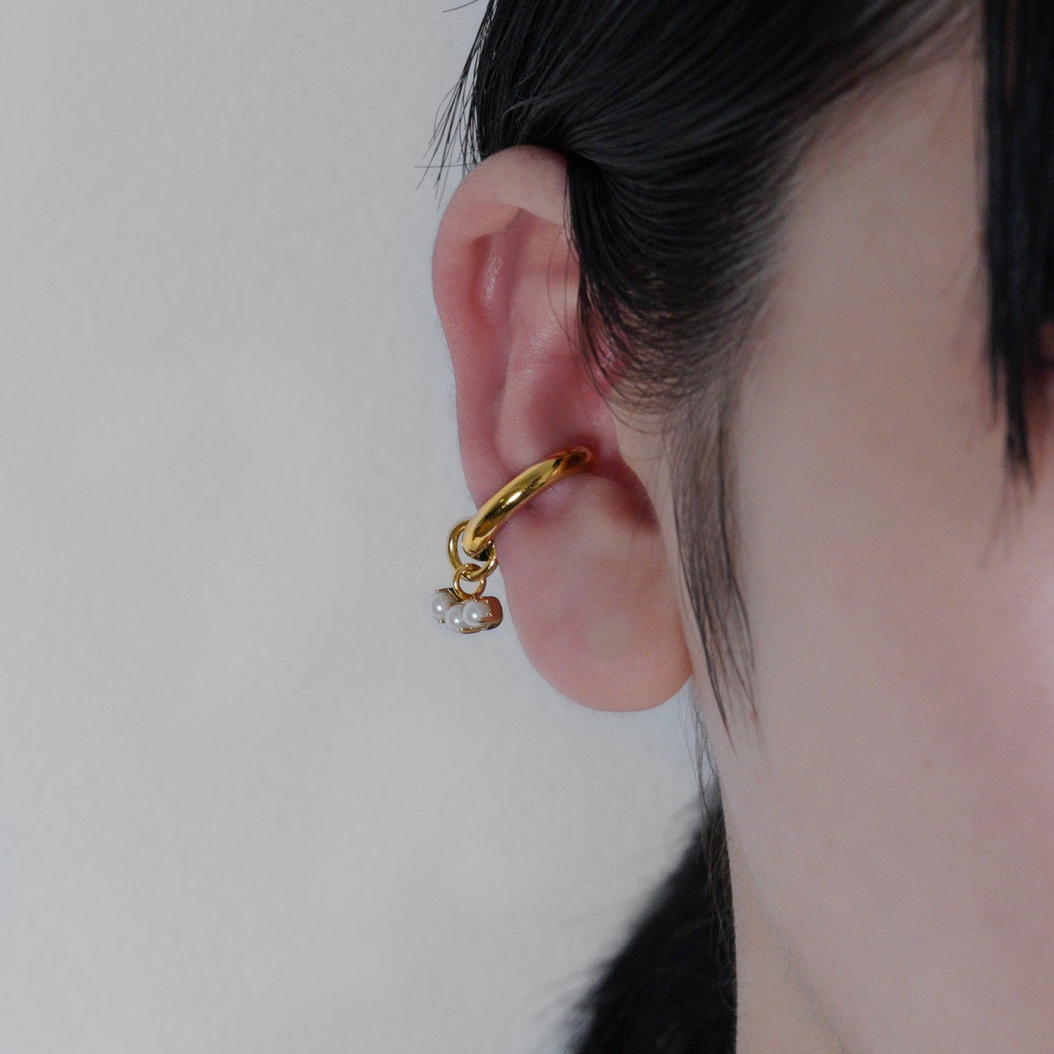 LIMITED COLLECTION【3 pearls earring ( horizontal / gold )】