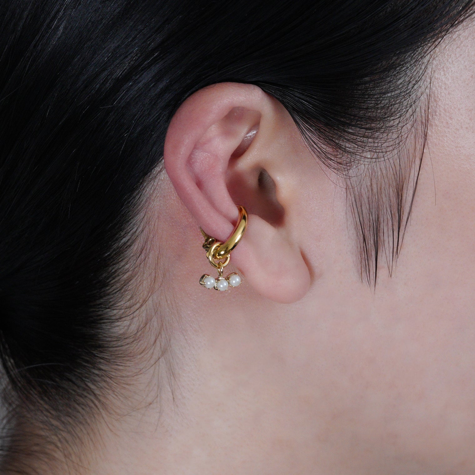 LIMITED COLLECTION【3 pearls earring ( horizontal / gold )】