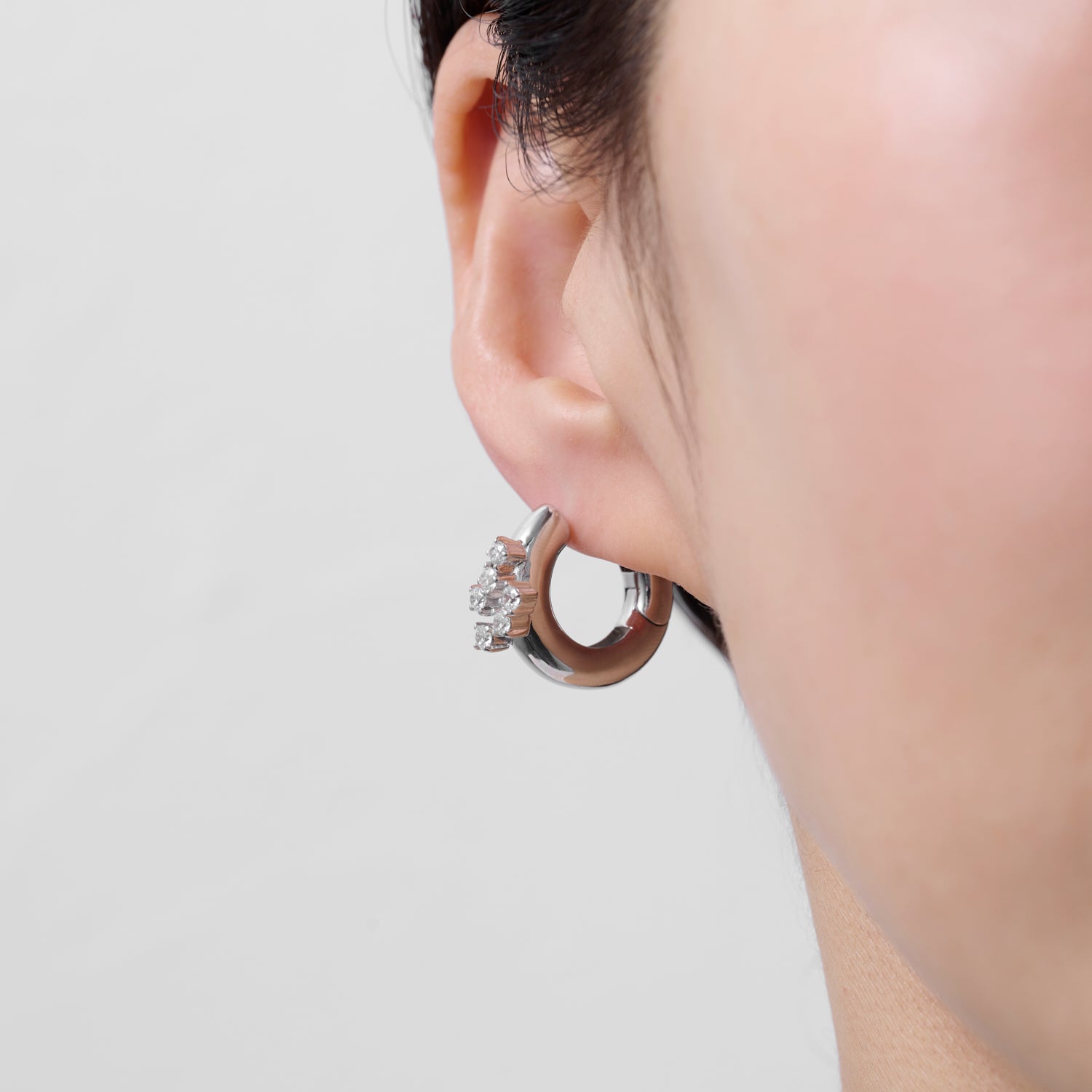 6 stones volumed hoop pierce