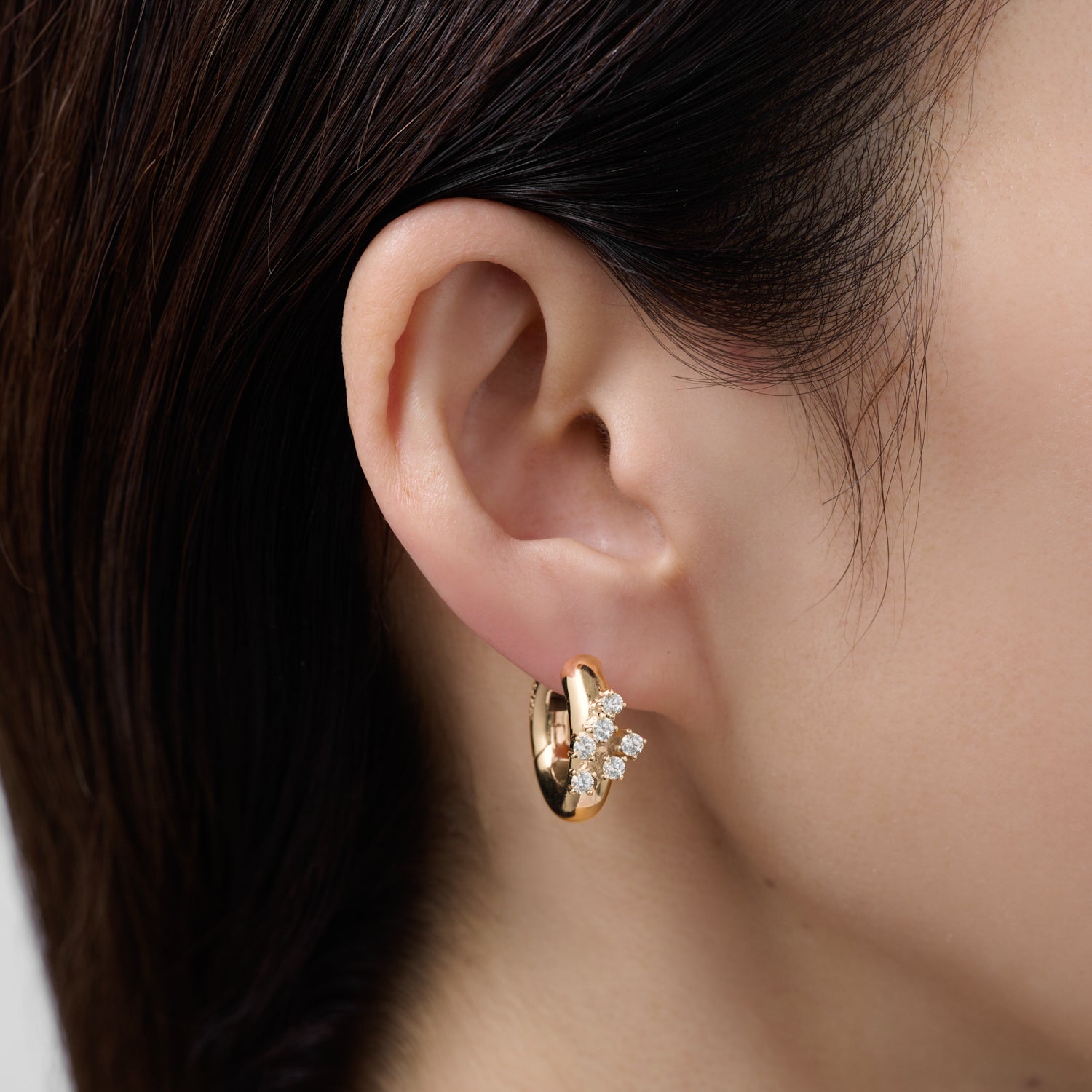 6 stones volumed hoop pierce