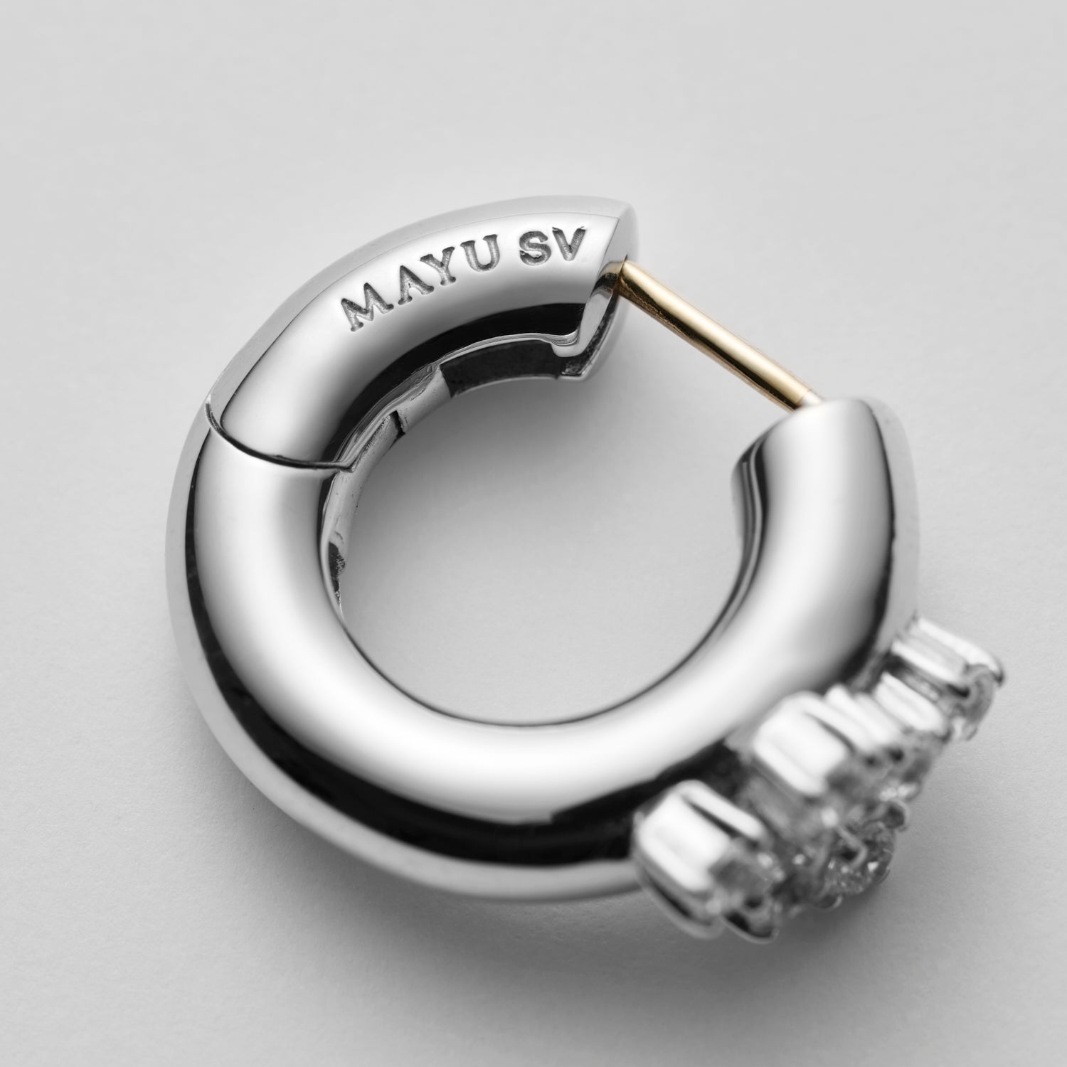 6 stones volumed hoop pierce