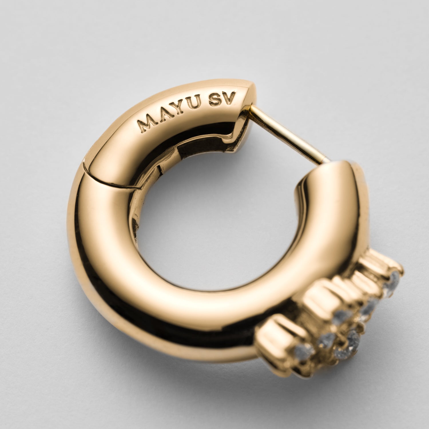 6 stones volumed hoop pierce