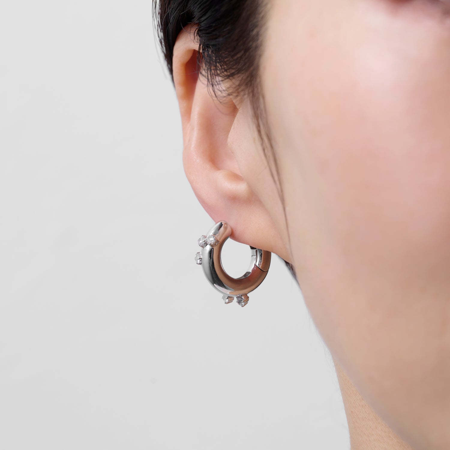 5 stones volumed hoop pierce