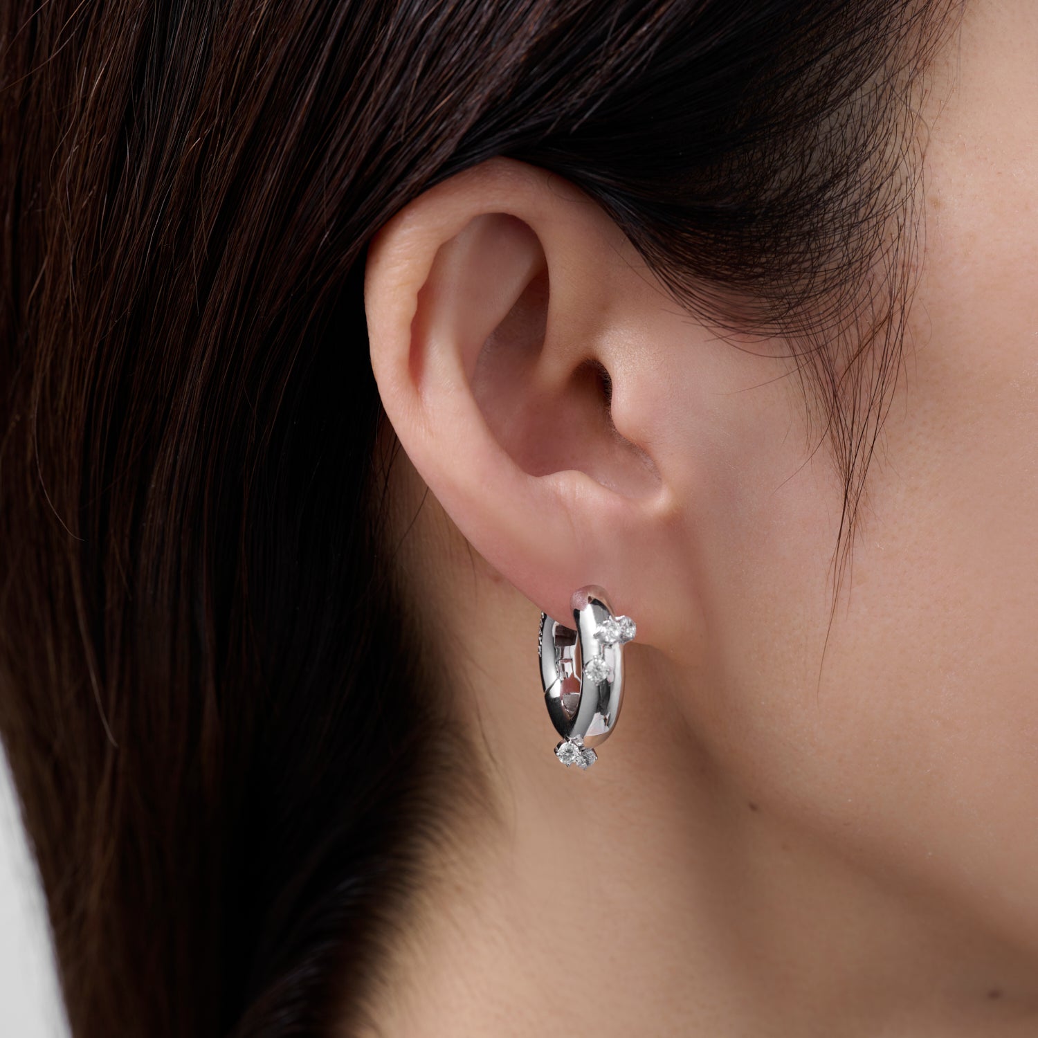 5 stones volumed hoop pierce