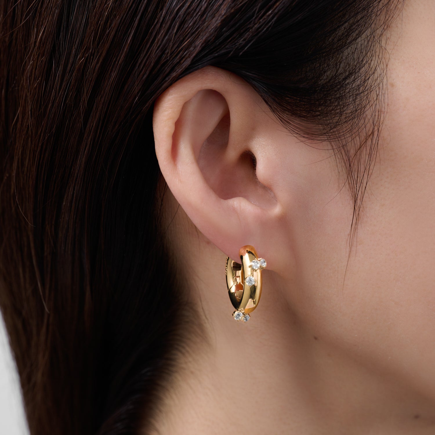 5 stones volumed hoop pierce