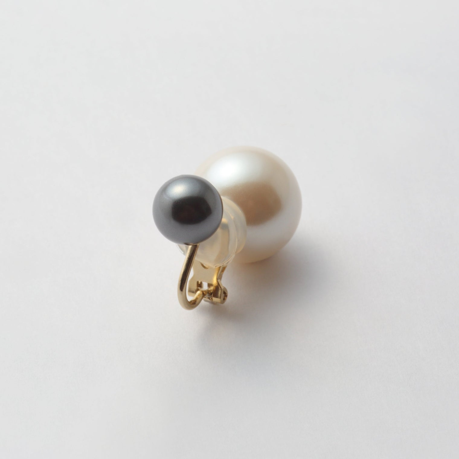 basic pearl rivets earring(dark gray)