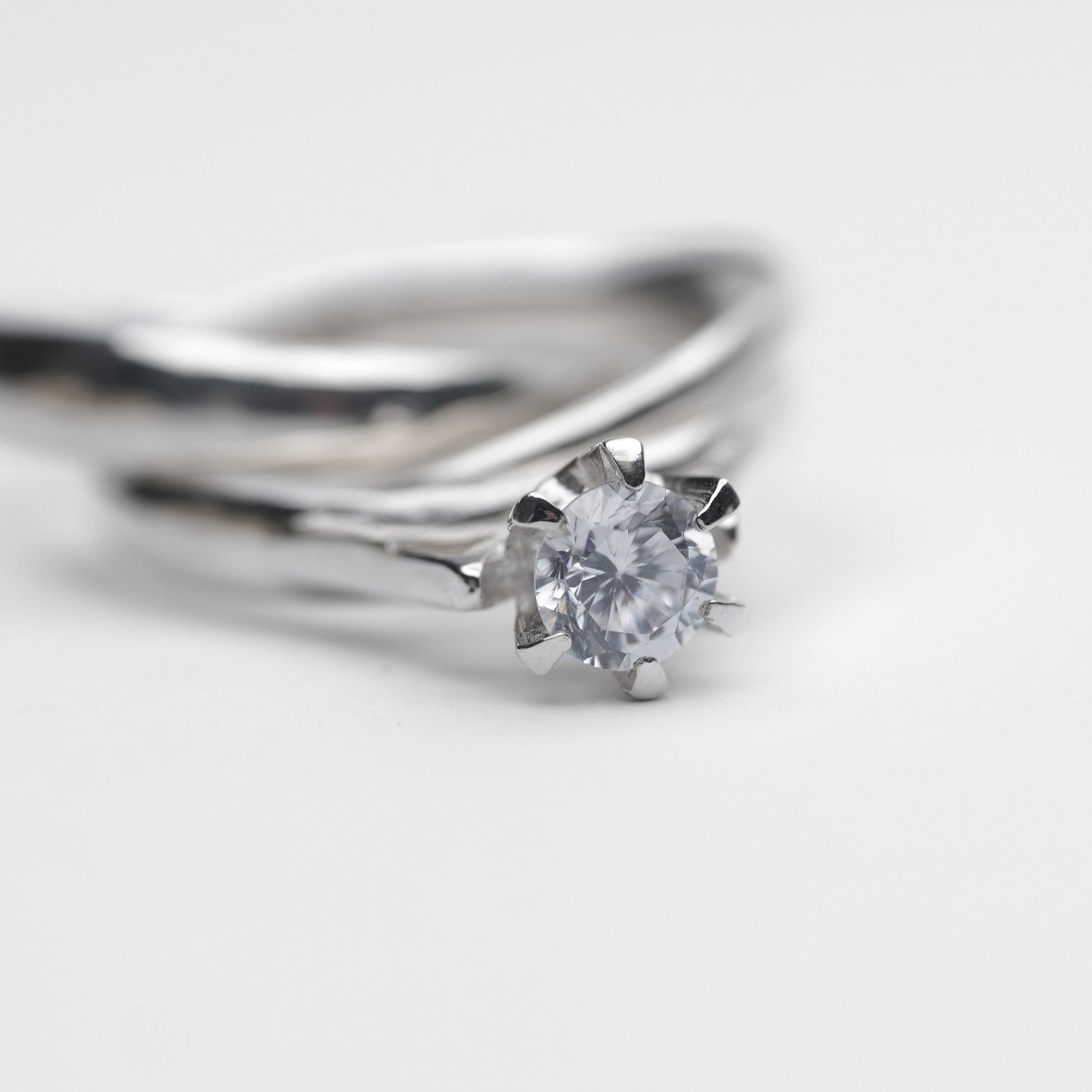 Triple ring solitaire