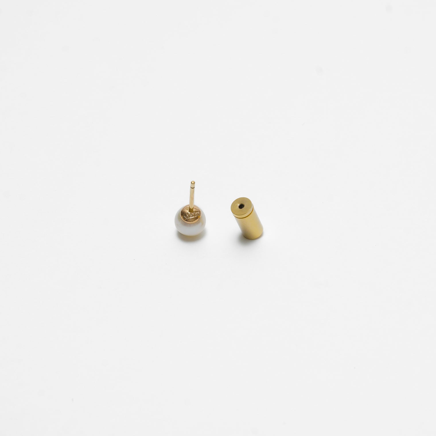 freshwater pearl pierced earring (5.5-6mm white pearl)