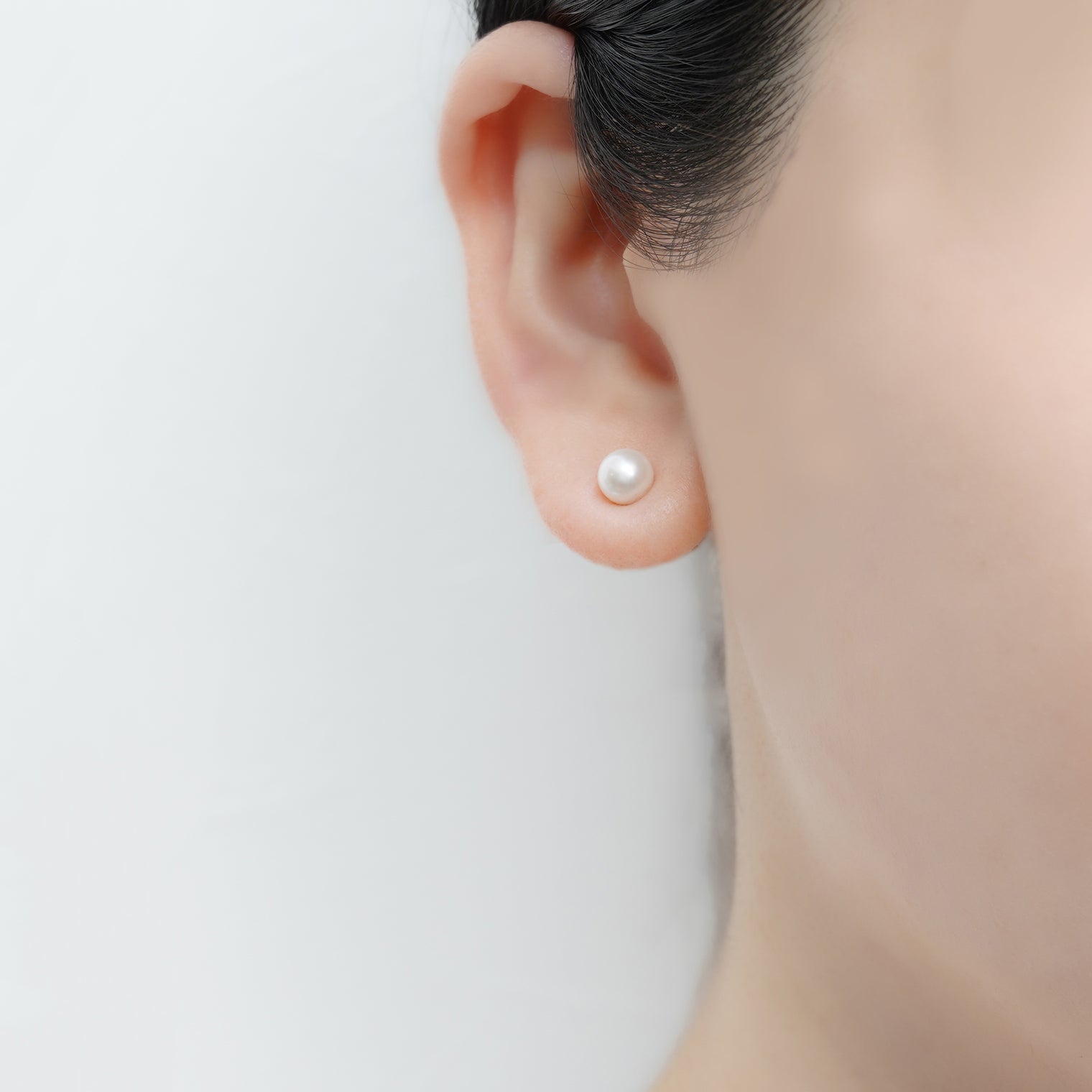 freshwater pearl pierced earring (5.5-6mm white pearl)