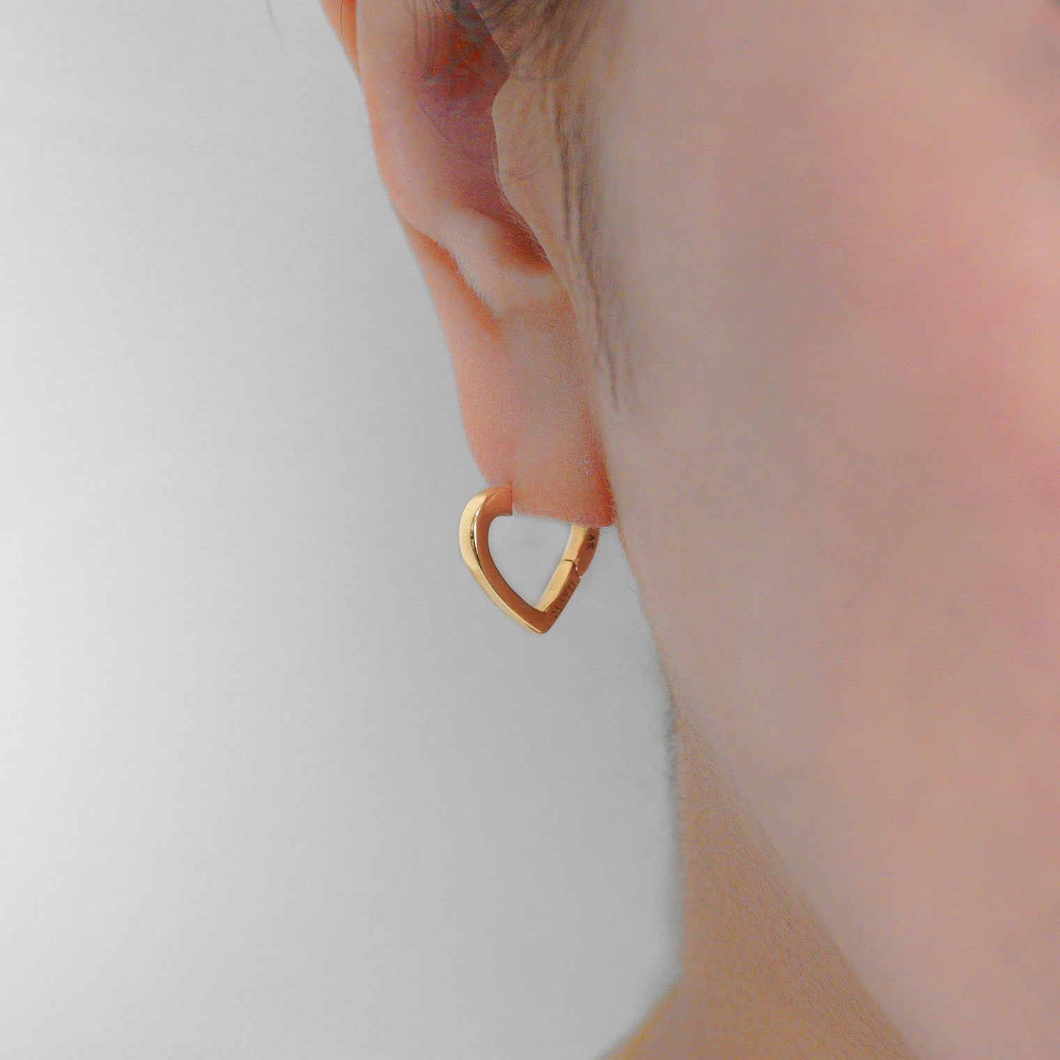 Hoop heart pierced earring (tiny / gold)