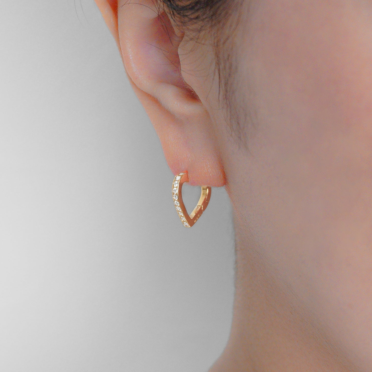 Hoop heart pierced earring (tiny / gold / cubic zirconia)
