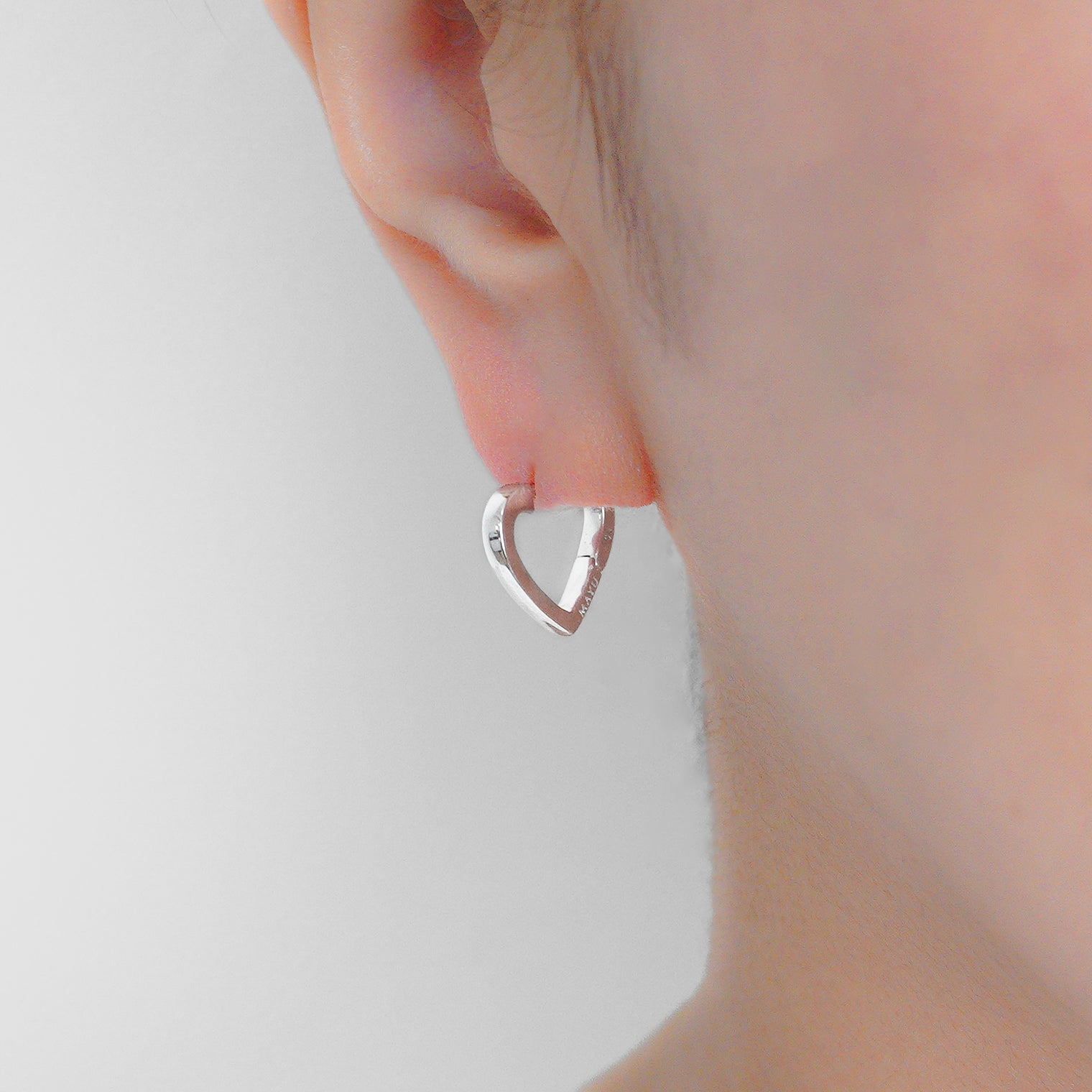 Hoop heart pierced earring (tiny / silver)