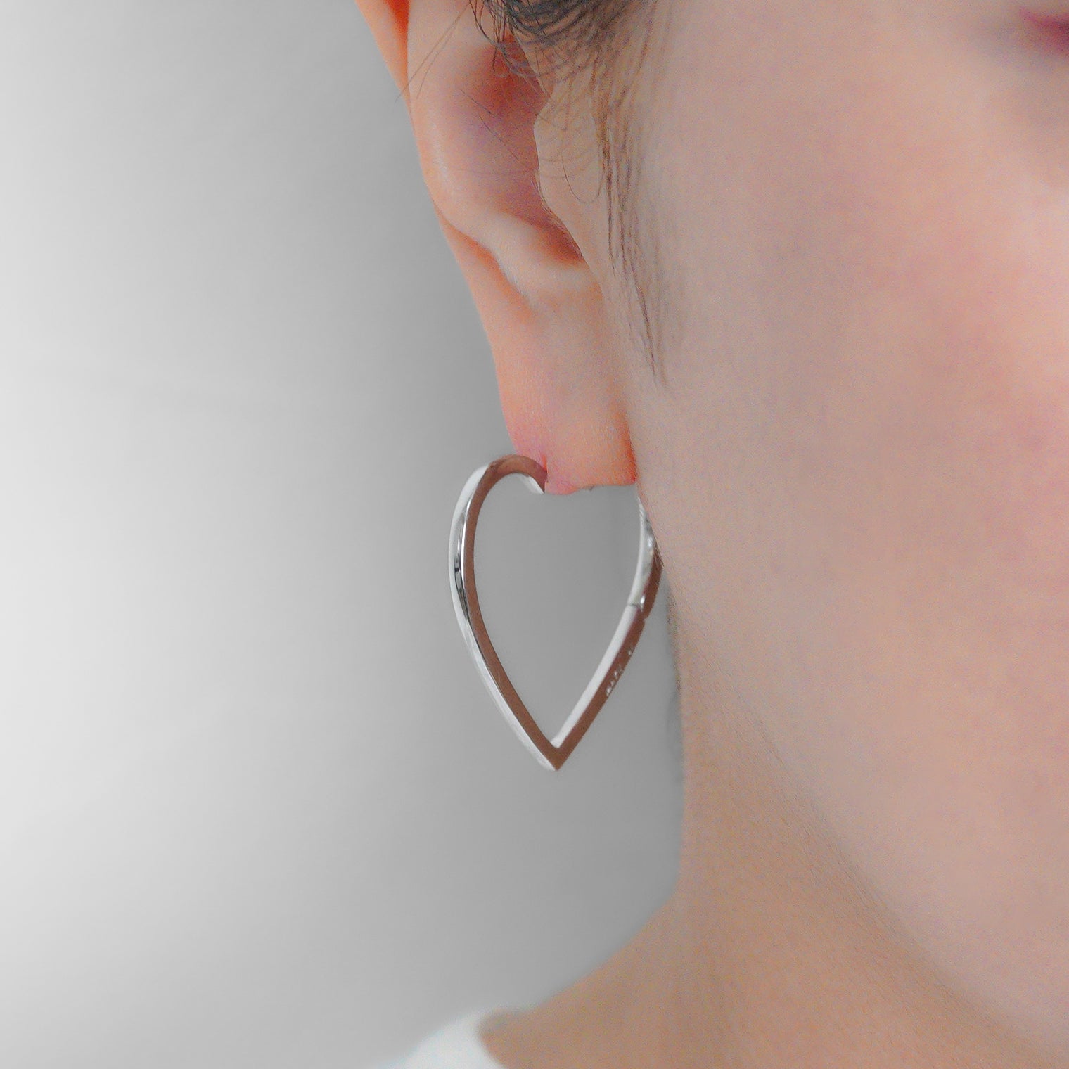 Hoop heart pierced earring (middle / silver)