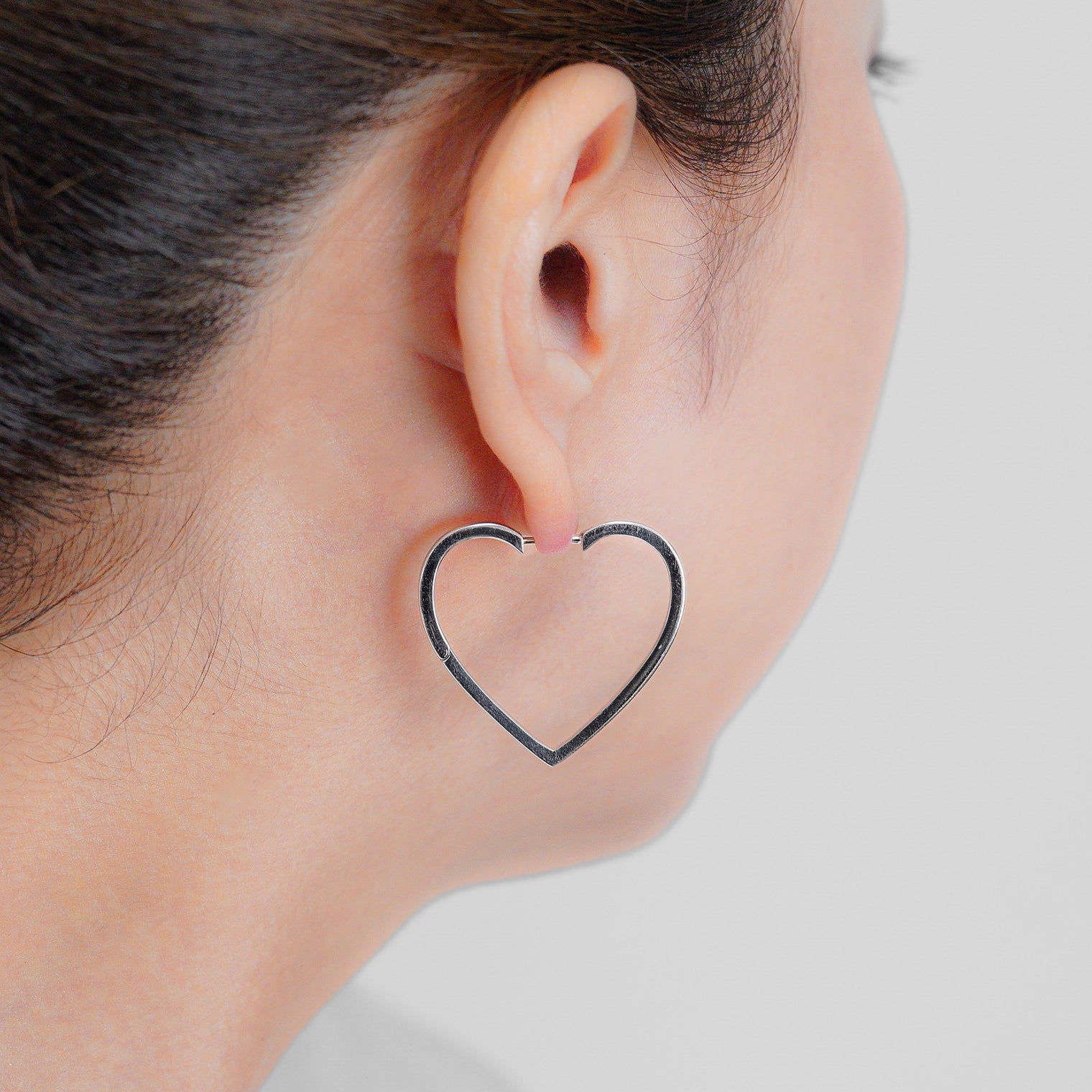 Hoop heart pierced earring (middle / silver / cubic zirconia)