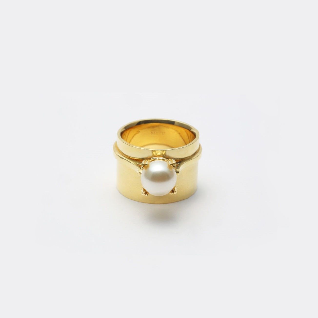 ring motif ring (pearl / gold)