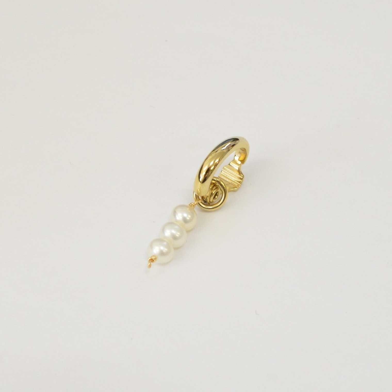 LIMITED COLLECTION【3 fresh water pearls earring ( vertical / gold )】