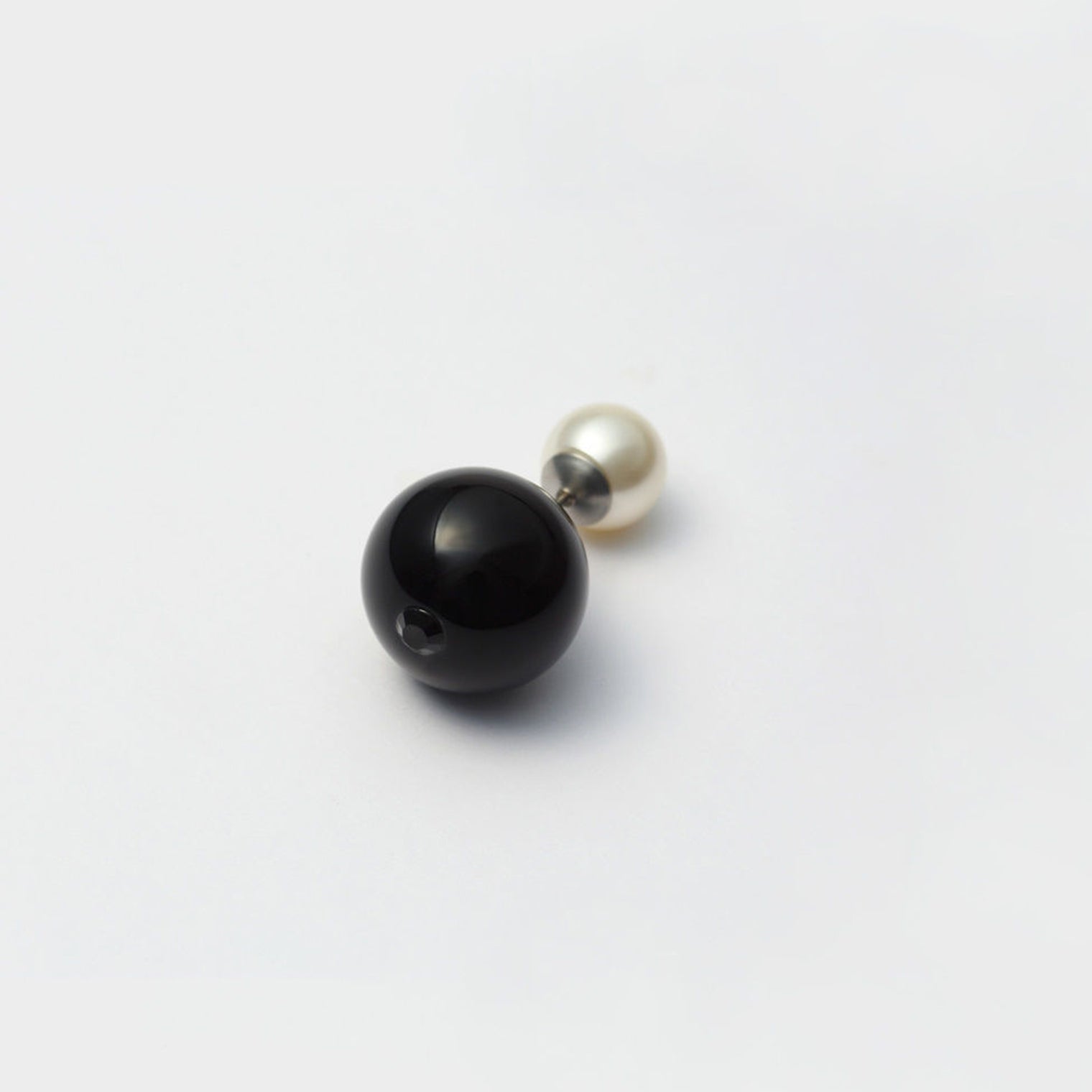basic pearl rivets (8mm white pearl × 14mm black pearl)