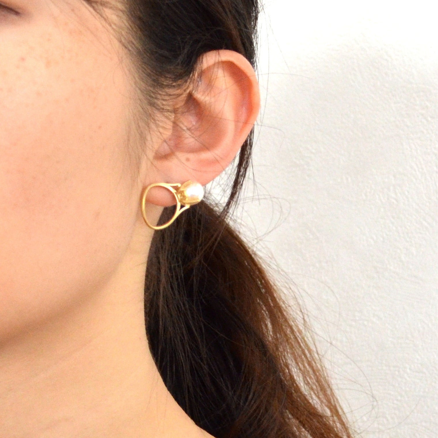 ring motif pierce (pearl / gold)