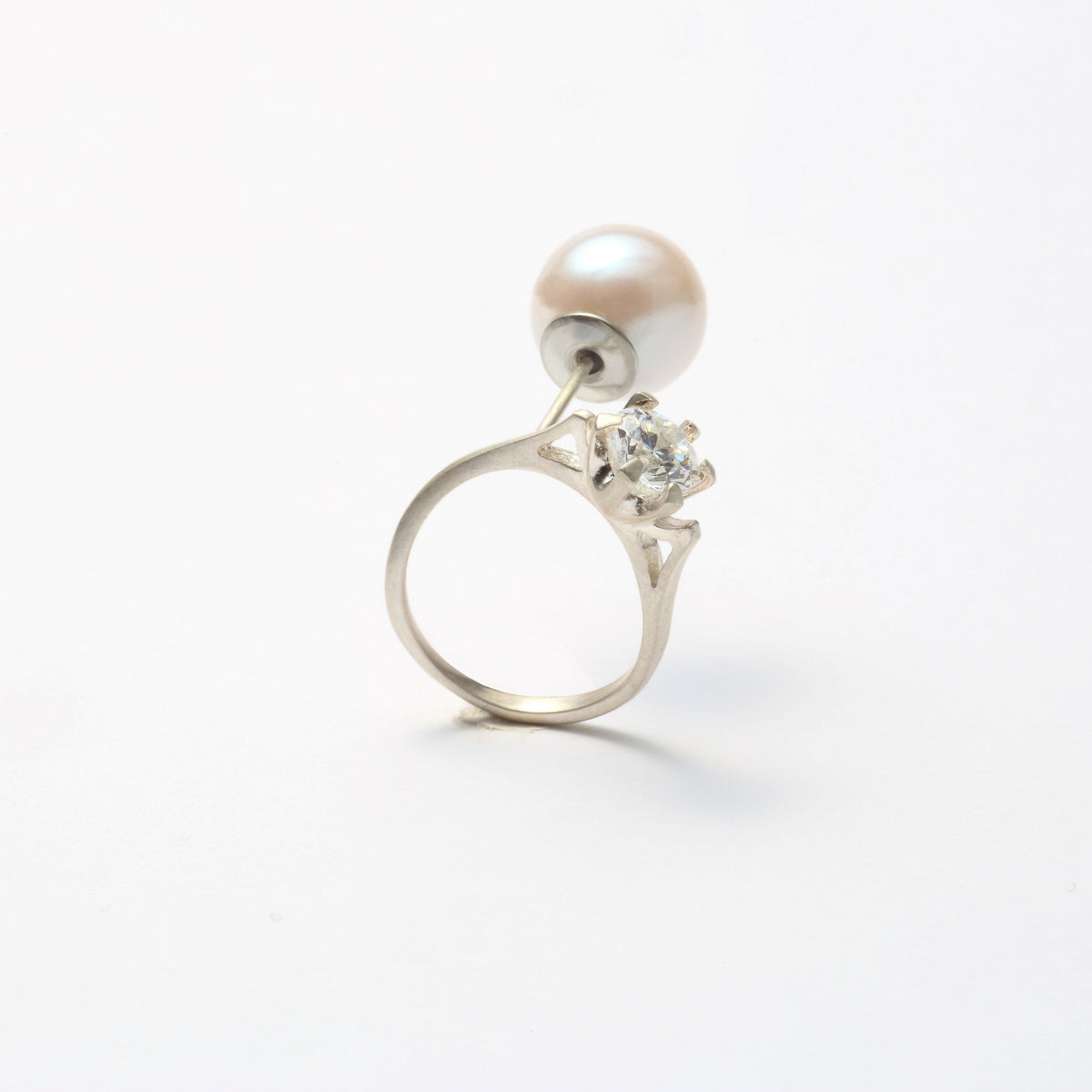 ring motif pierce (cubic zirconia / silver/ front /diagonal