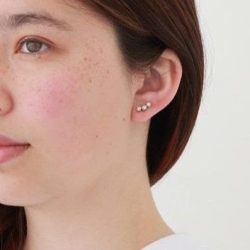 3 pearls gold catch pierce