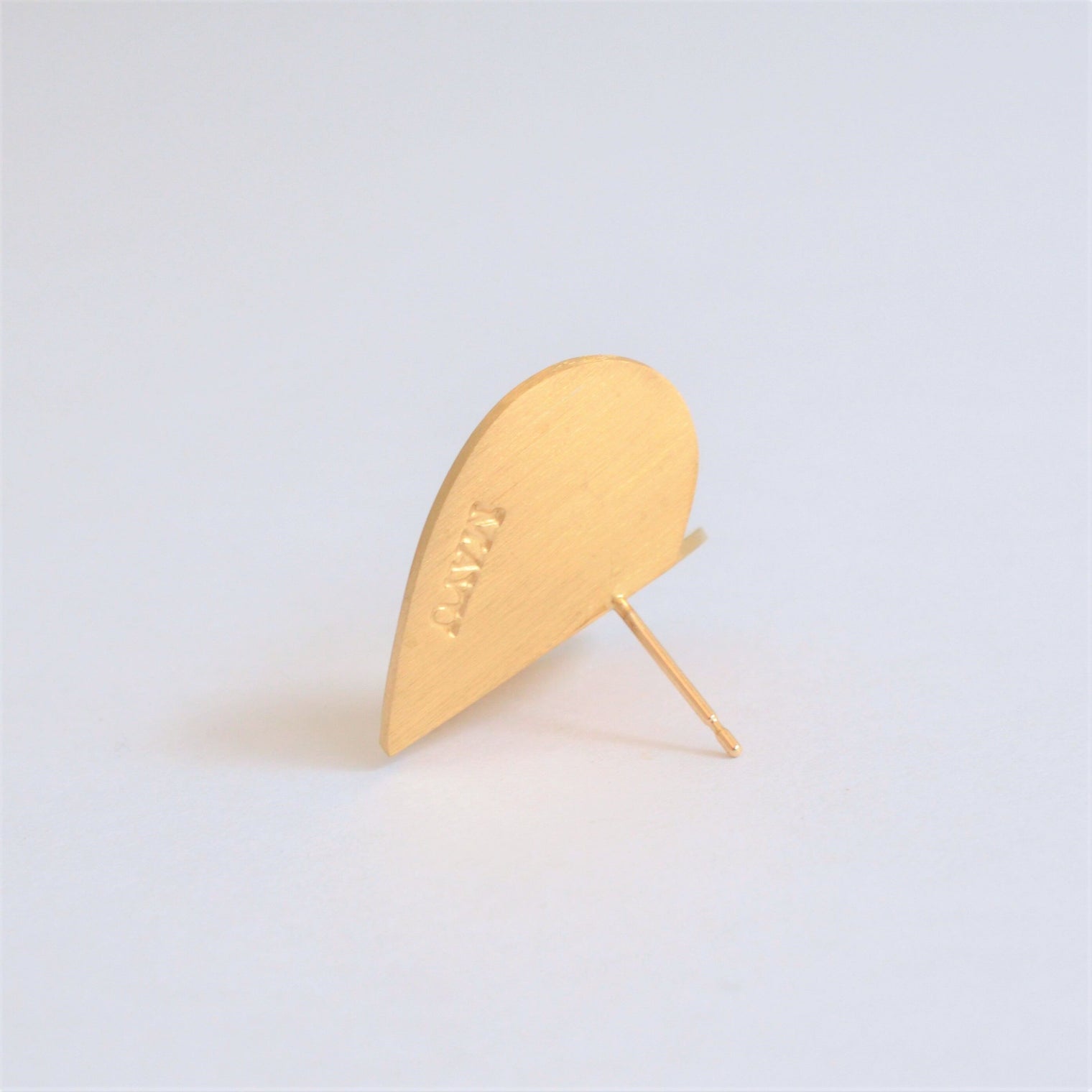 Middle heart pierce (gold)