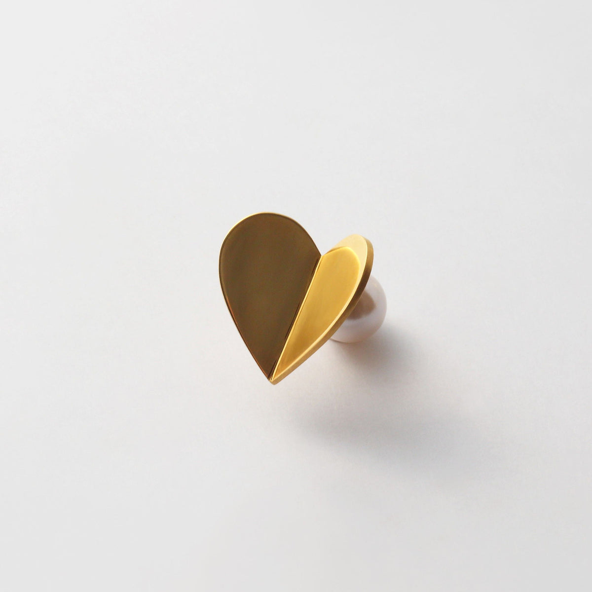 Middle heart pierce (gold)