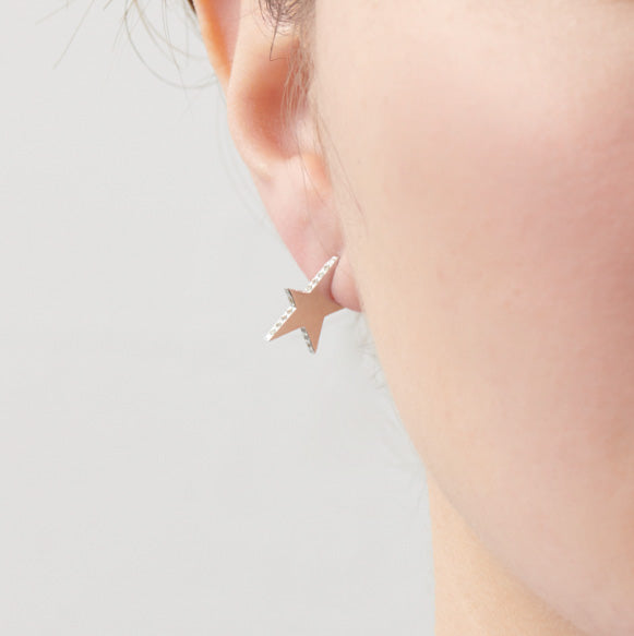 Tiny star line stone pierce (silver / cubic zirconia / pearl clasp)