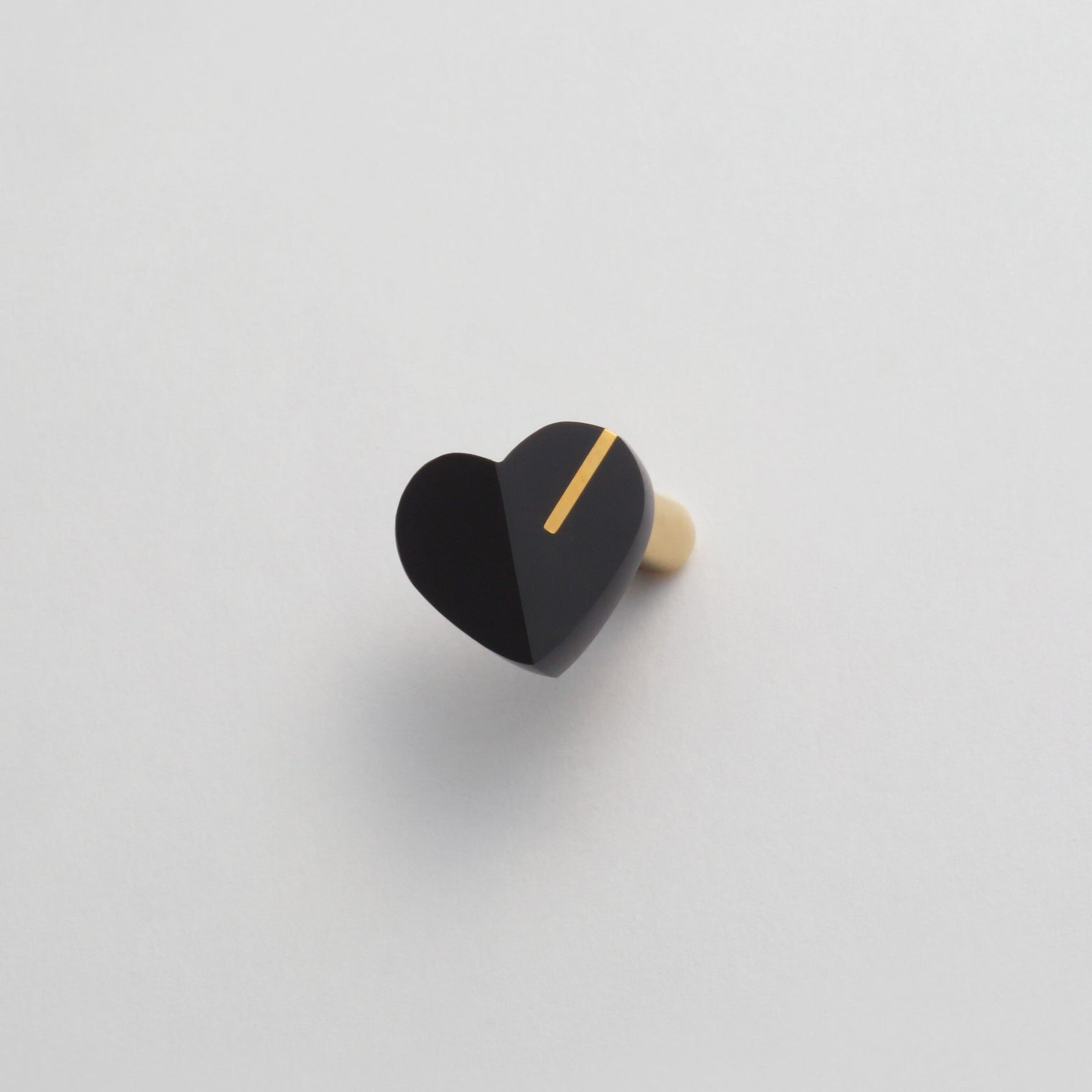 Heart pierced earring (Onyx/ K10 post)