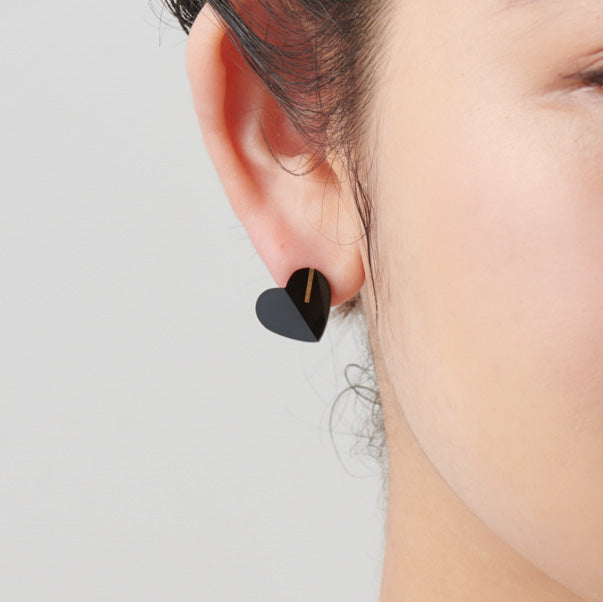 Heart pierced earring (Onyx/ K10 post)