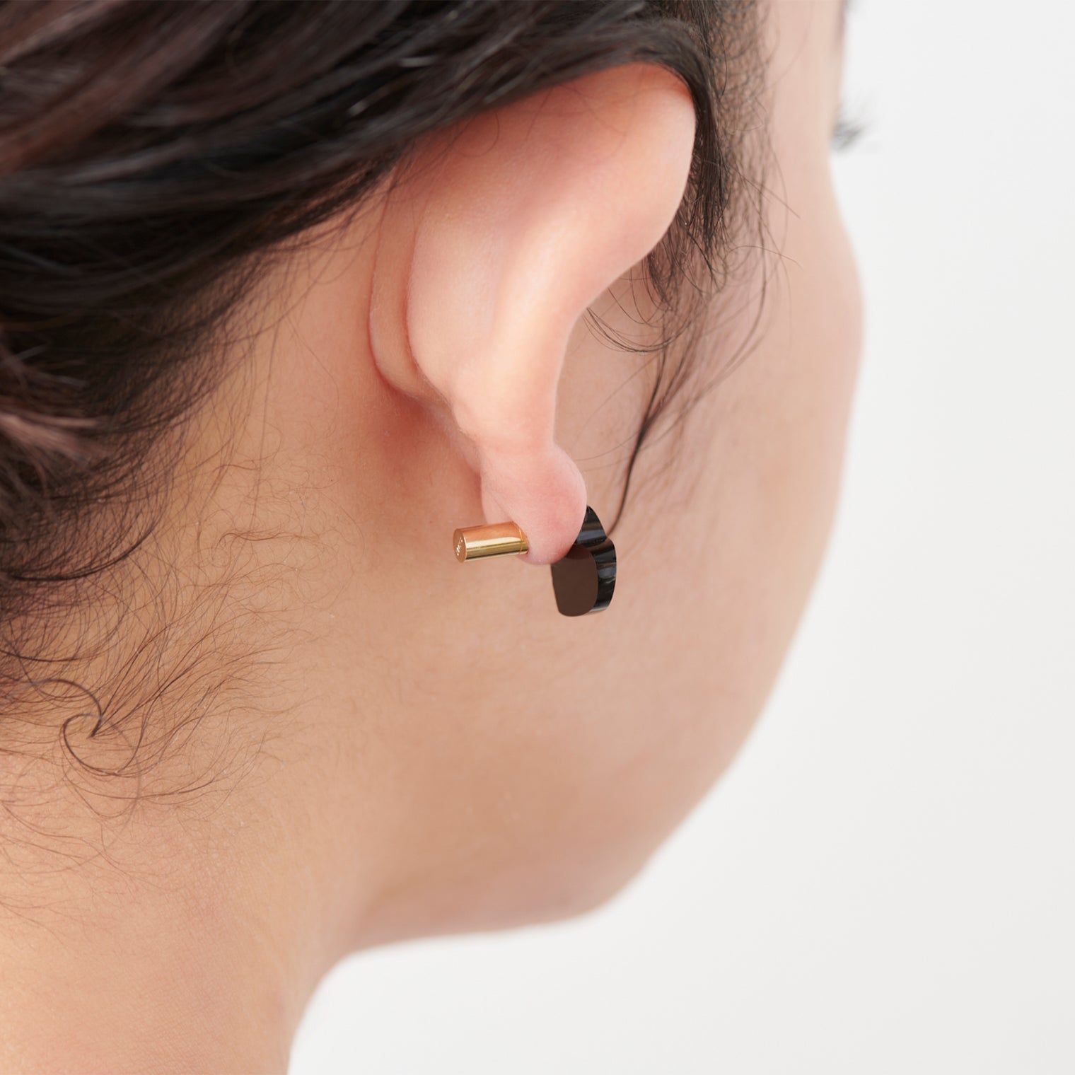 Heart pierced earring (Onyx/ K10 post)