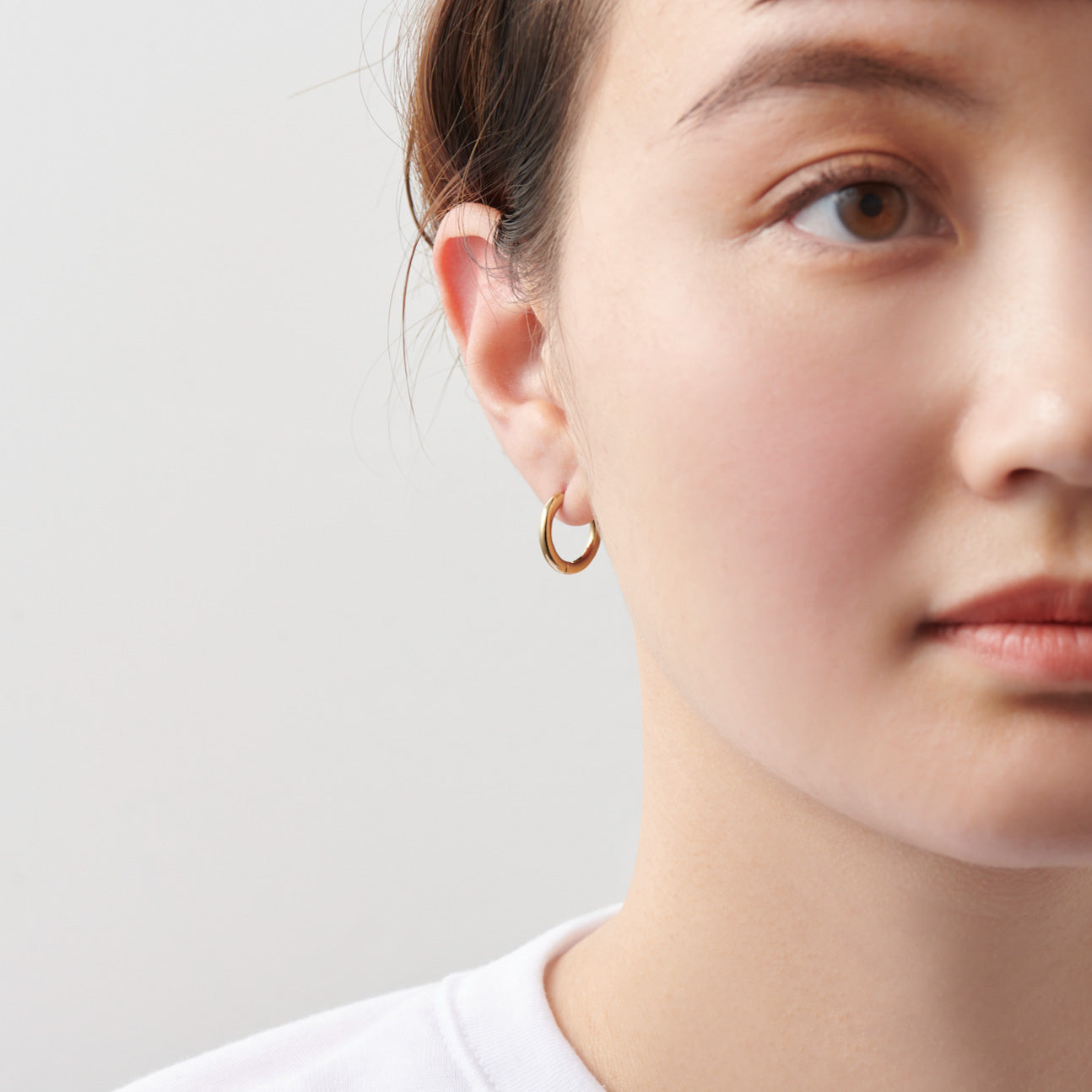 Hoop pierced earring (gold)