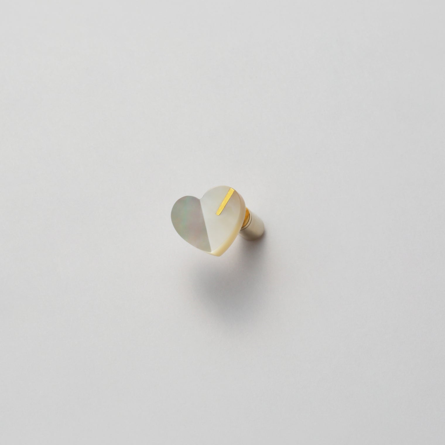 mini Heart pierced earring (Mother of pearl / K10 post)