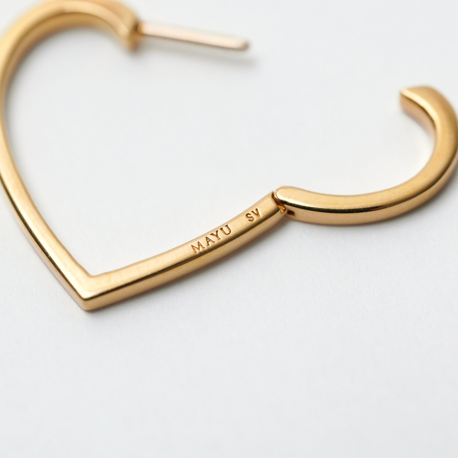 Hoop heart pierced earring (small / gold)