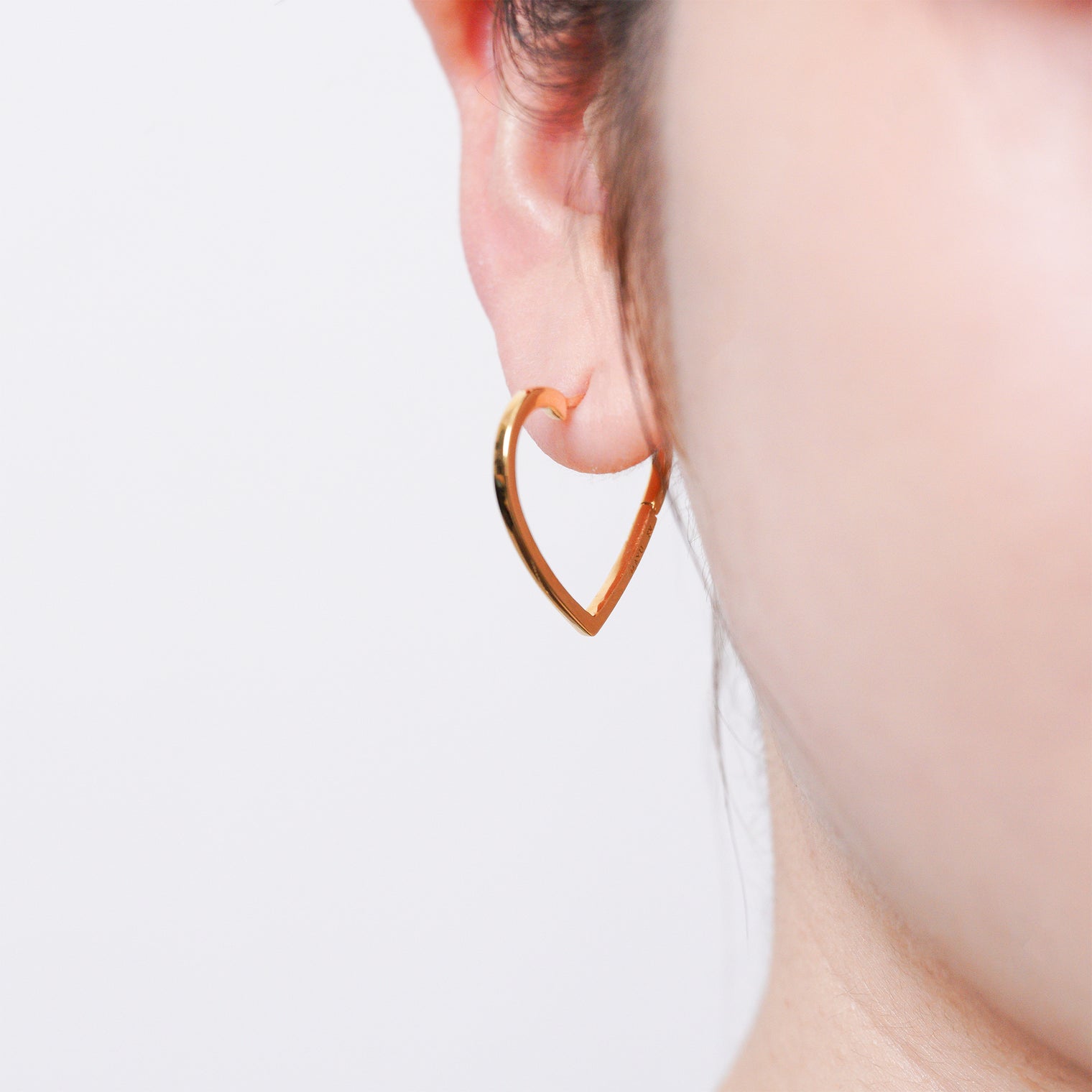 Hoop heart pierced earring (small / gold)