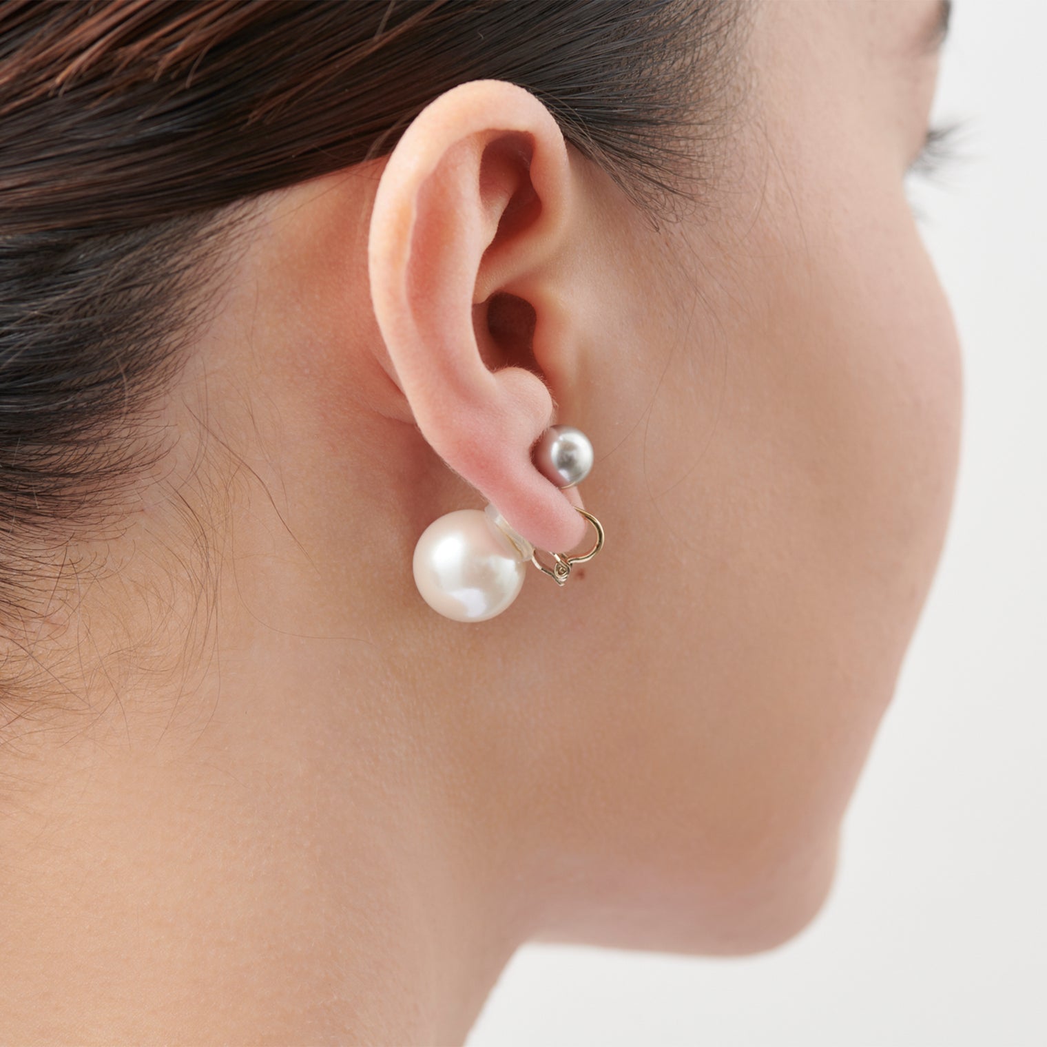 basic pearl rivets earring(light gray / white)