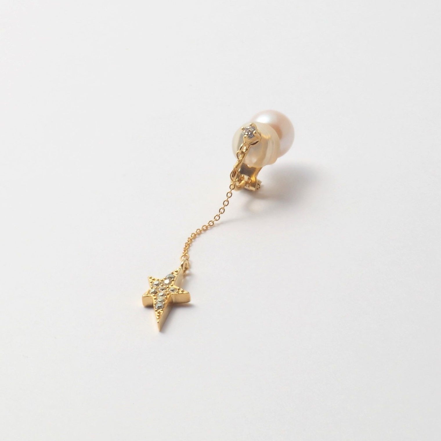 star chain short earring(1cubiczirconia/crystal glass/9mm pearl catch)