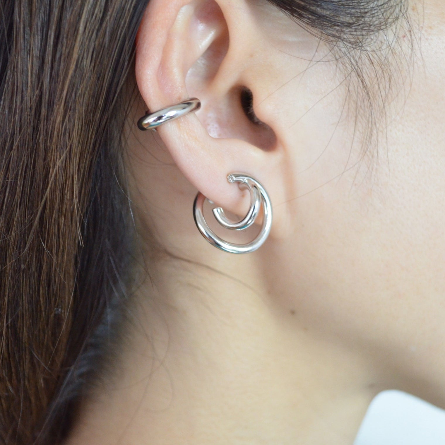 crossing double hoop earring