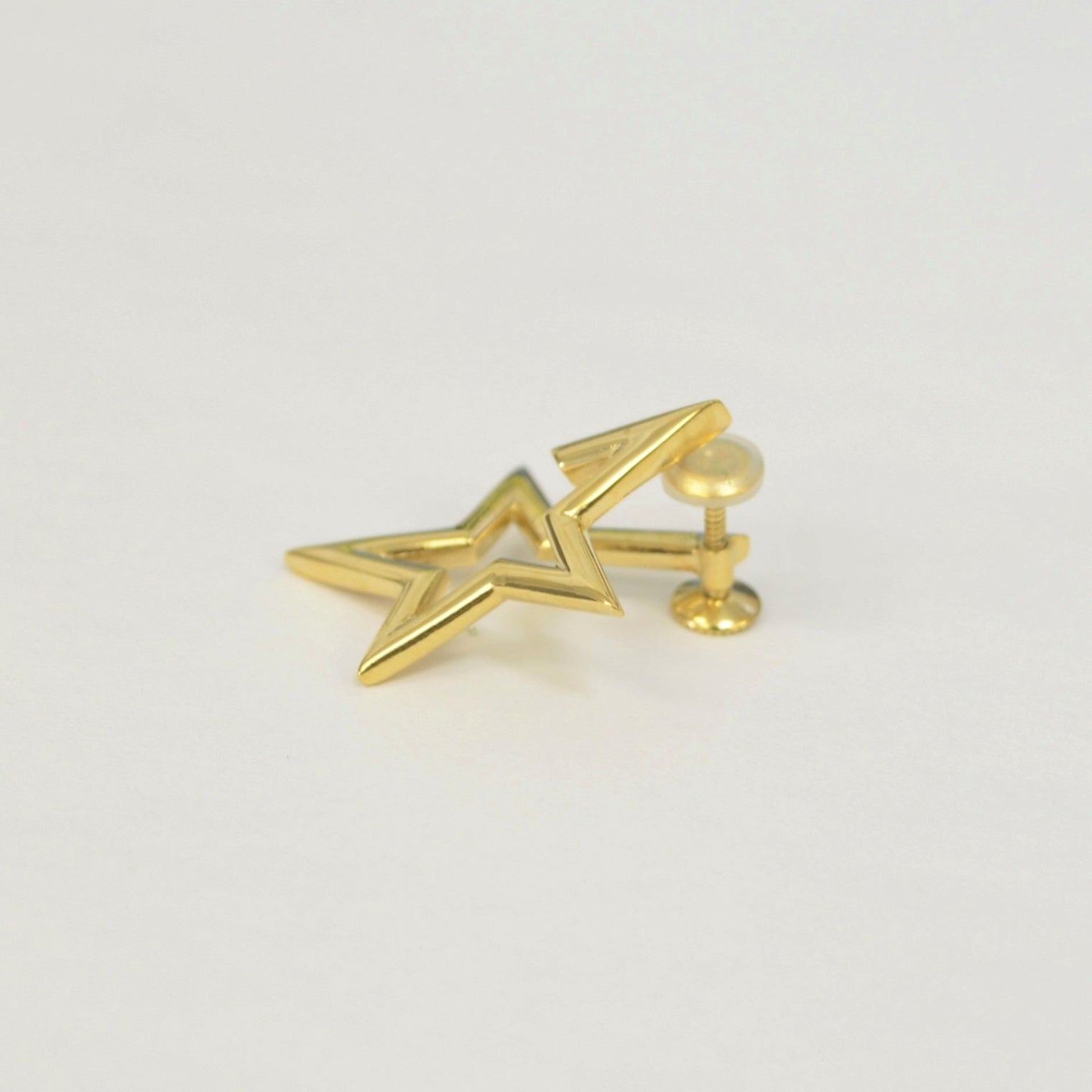 Star openwork earring (gold)