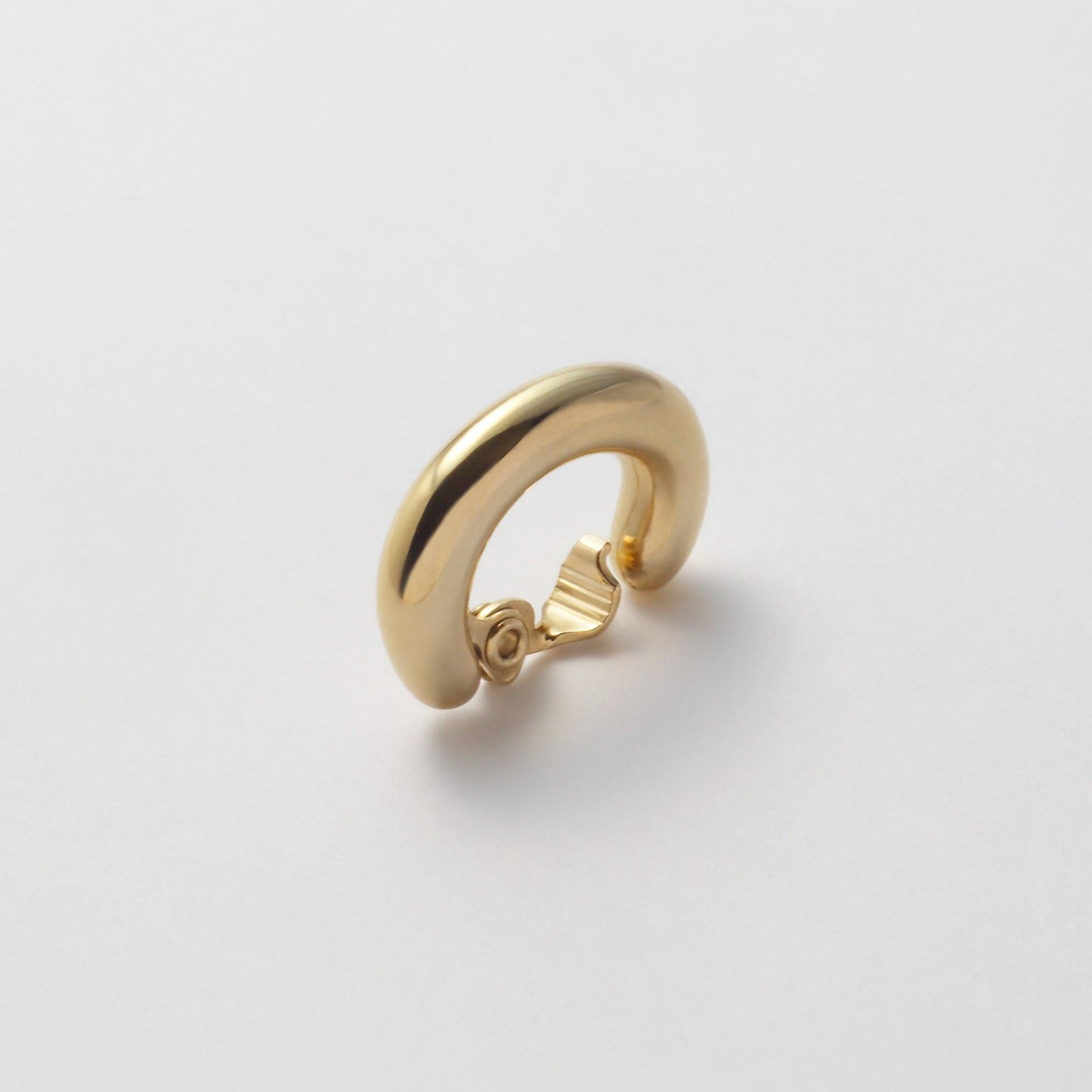 Voluminous line earring