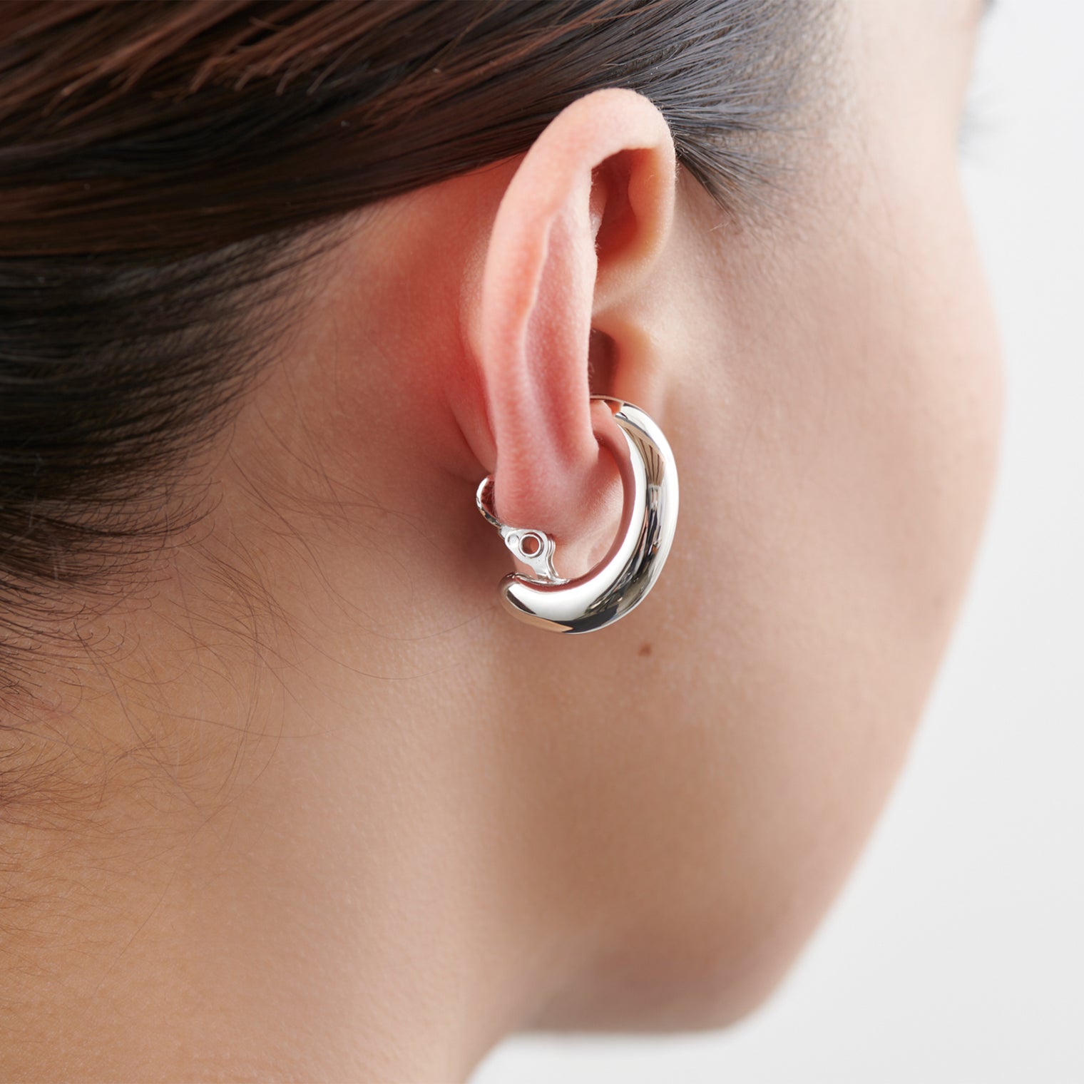 Voluminous line earring