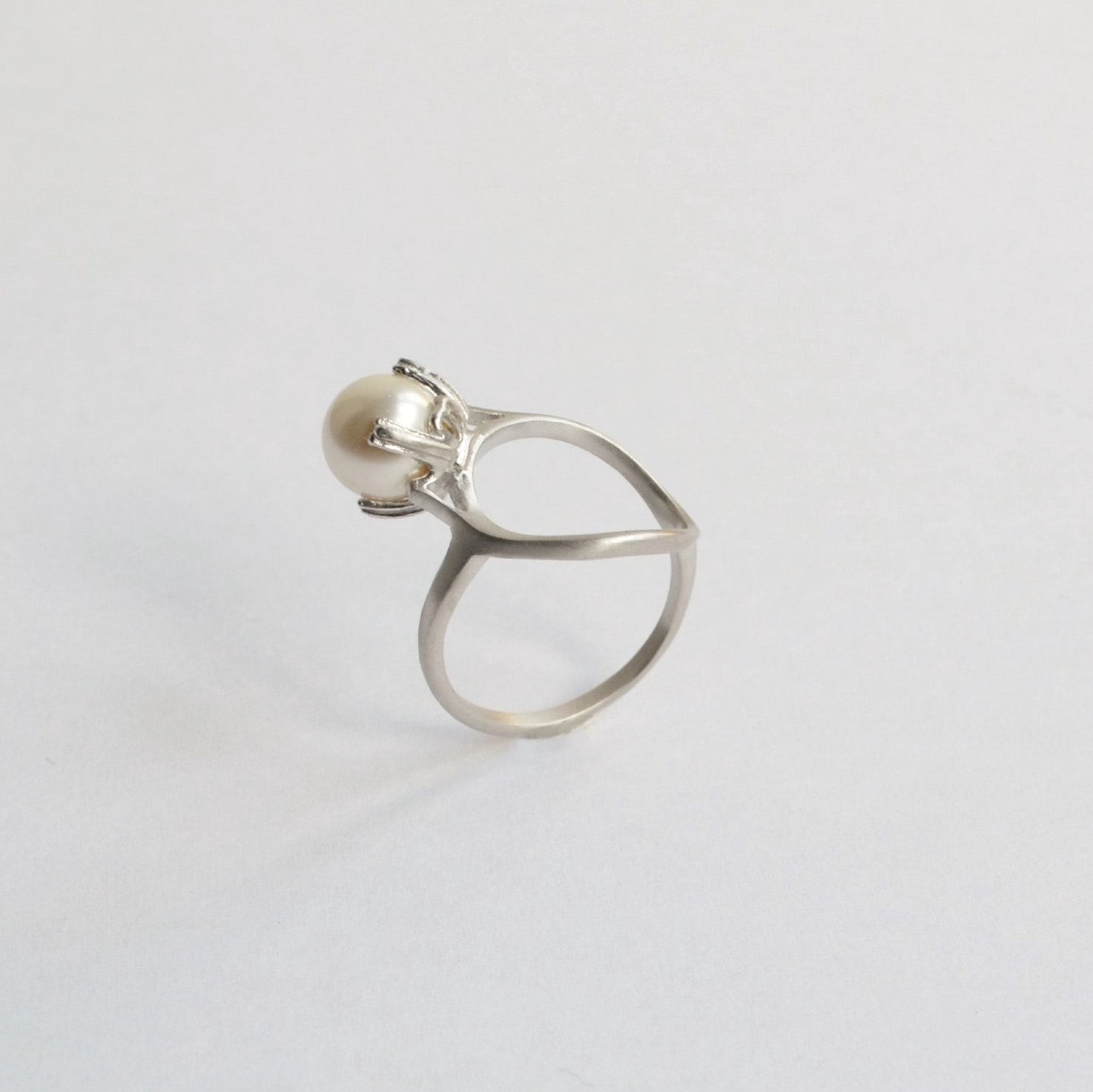 ring motif ring (pearl / silver)