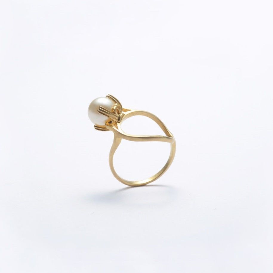 ring motif ring (pearl / gold)