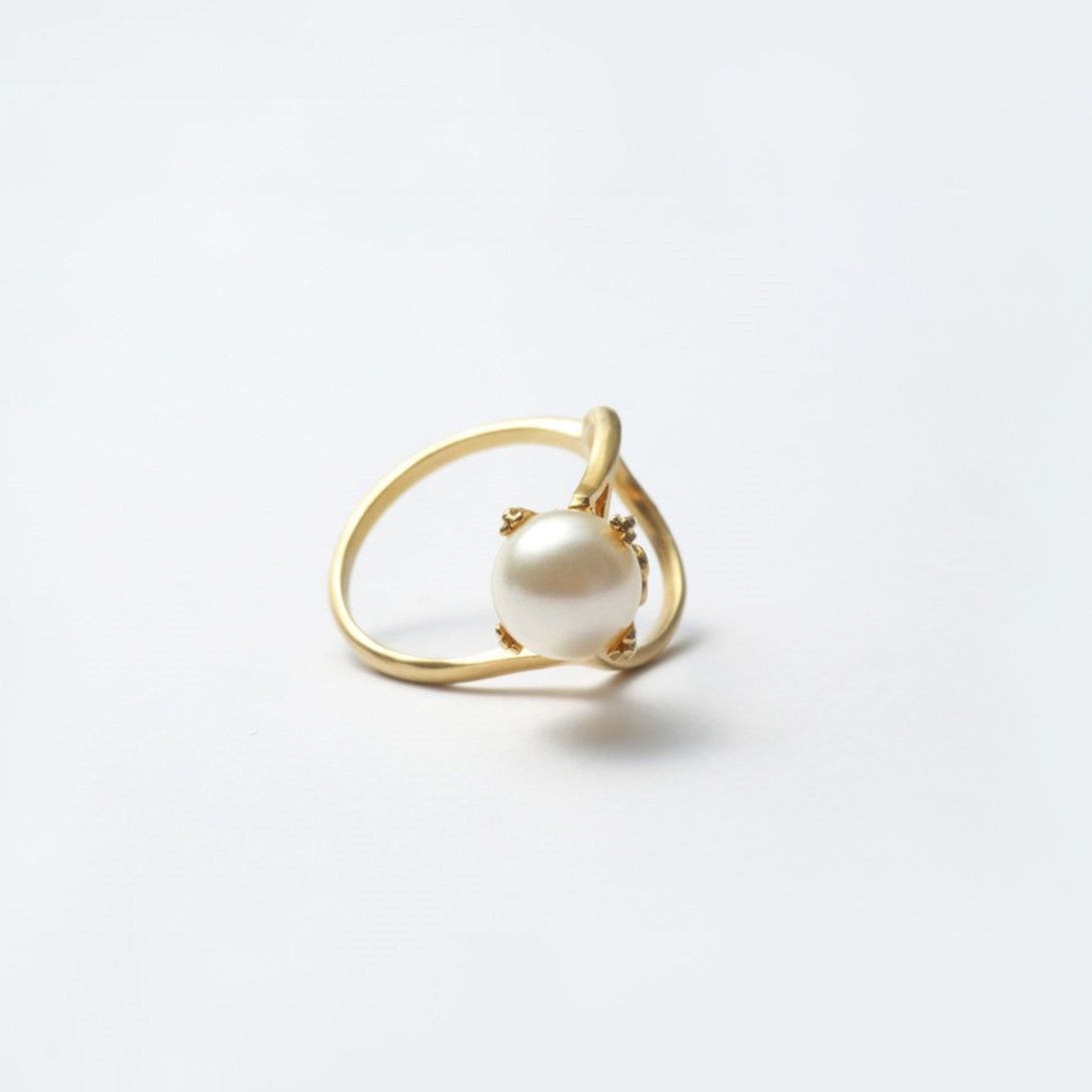 ring motif ring (pearl / gold)