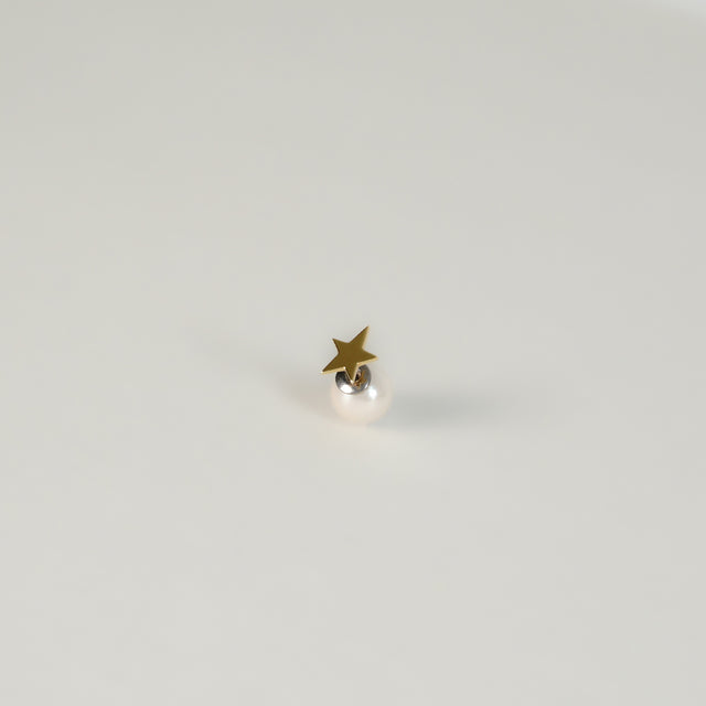 Tiny star pierce (gold) pearl