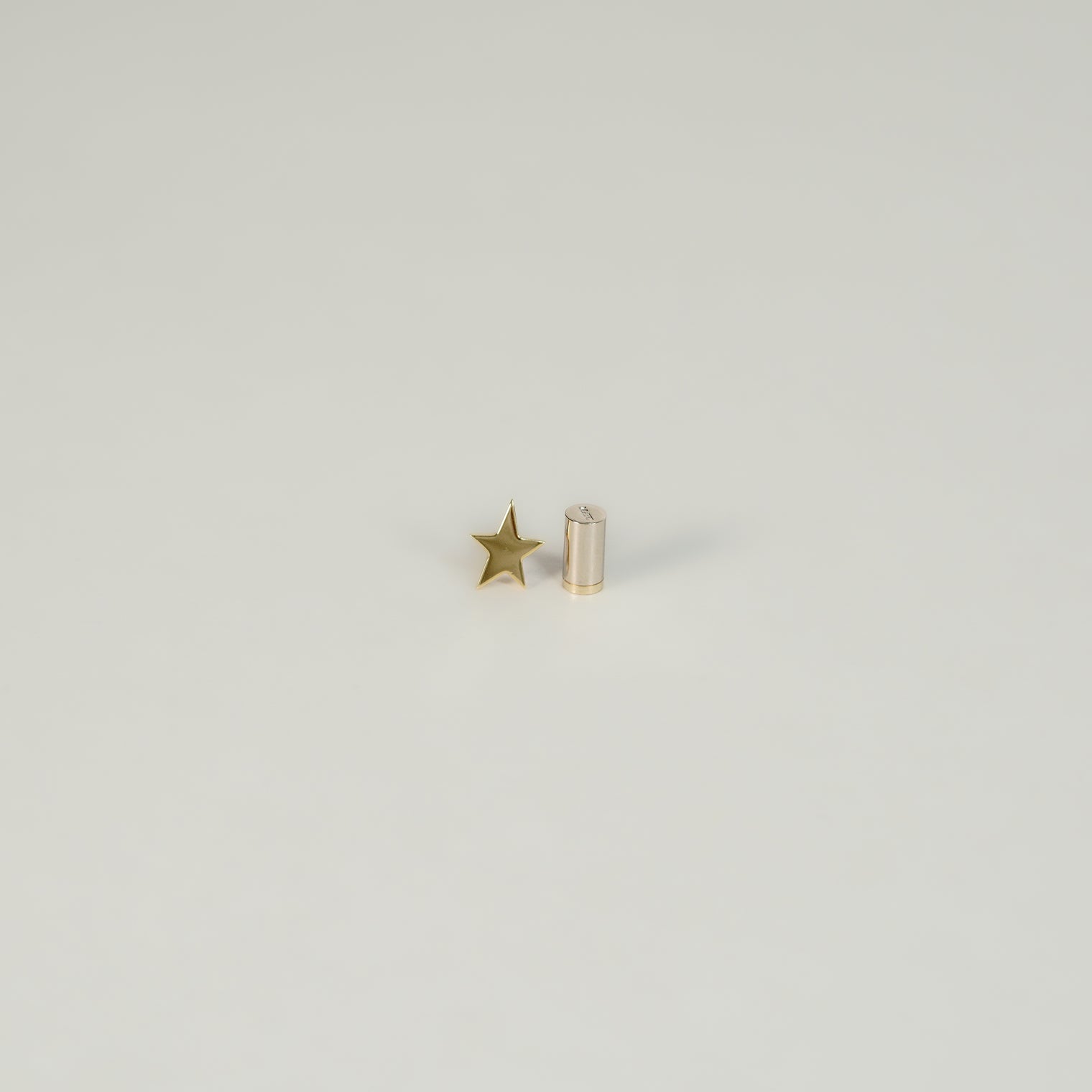 Tiny star pierce (gold)