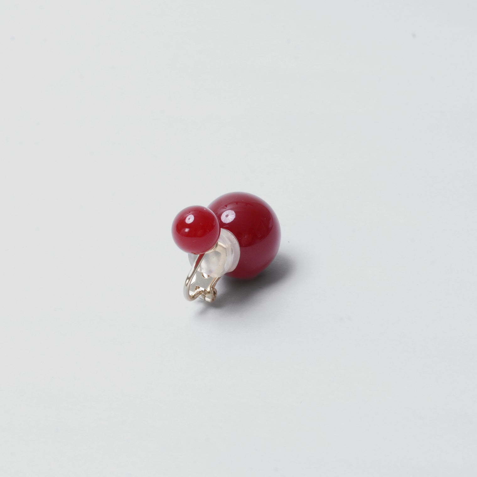 Color PEARL RIVETS earring (8mm×14mm)
